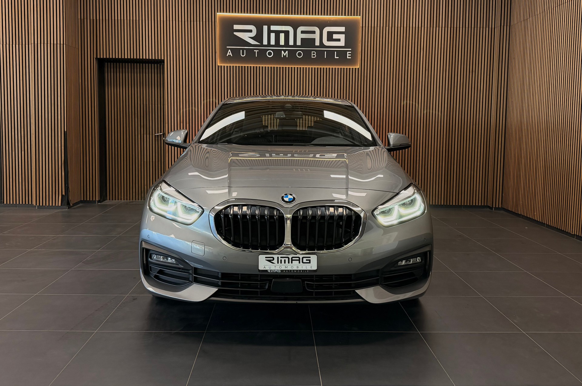 BMW 120i Steptronic | CH-Fzg. | CarVertical | Unfallfrei | Top Ausstattung-showroom-element-1