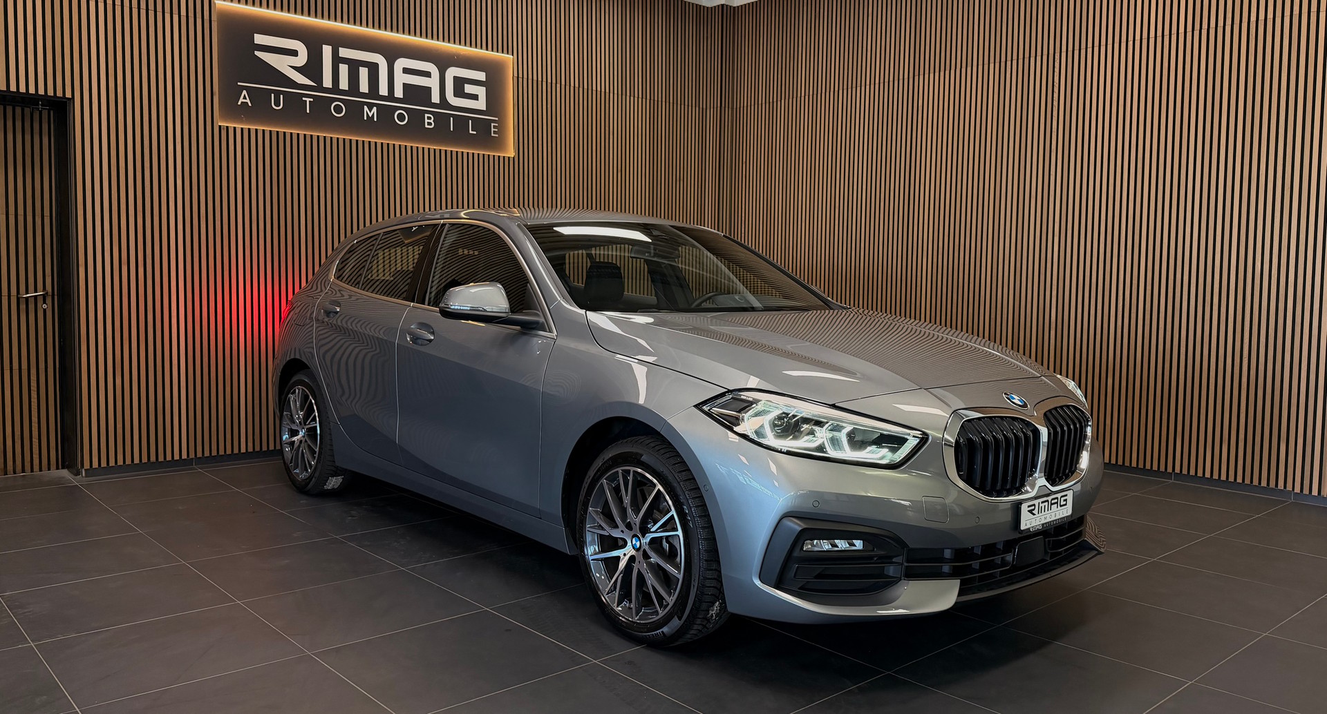 BMW 120i Steptronic | CH-Fzg. | CarVertical | Unfallfrei | Top Ausstattung-showroom-element-3