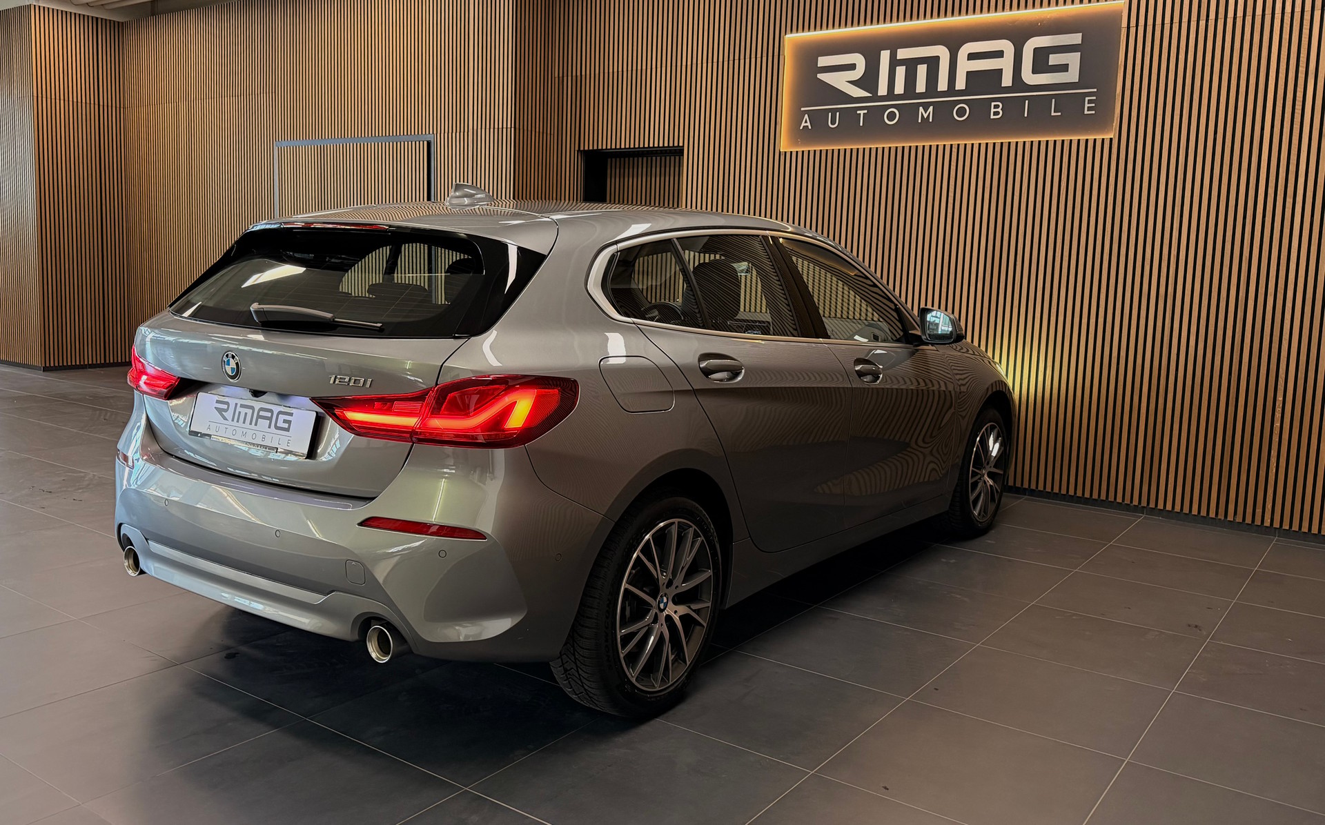 BMW 120i Steptronic | CH-Fzg. | CarVertical | Unfallfrei | Top Ausstattung-image-9