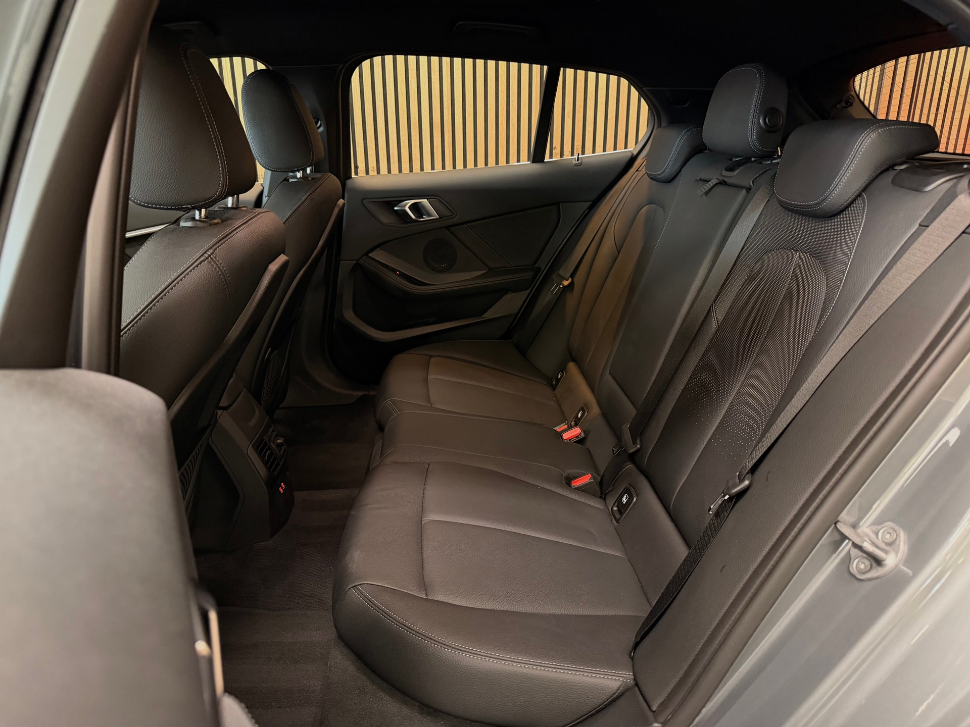 BMW 120i Steptronic | CH-Fzg. | CarVertical | Unfallfrei | Top Ausstattung-image-16
