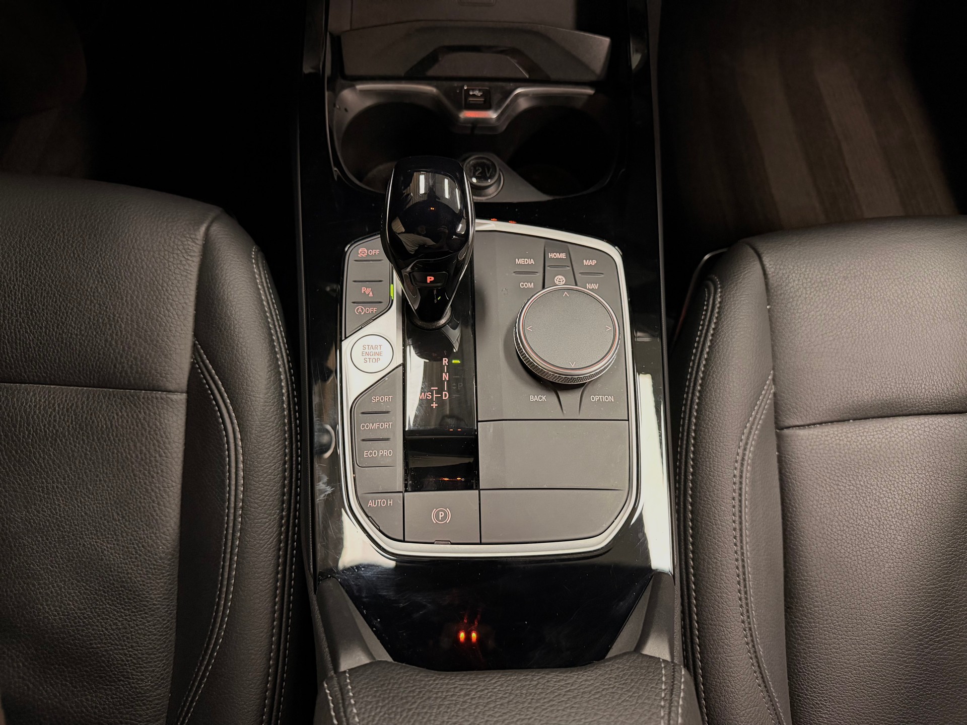 BMW 120i Steptronic | CH-Fzg. | CarVertical | Unfallfrei | Top Ausstattung-image-29