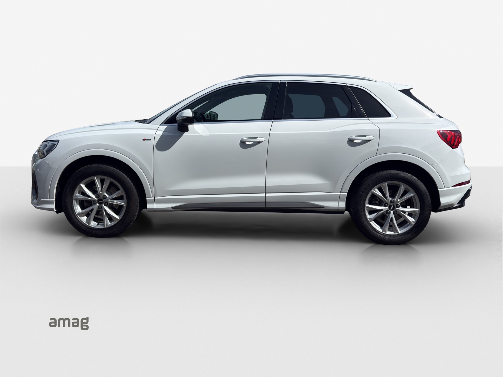 AUDI Q3 35 TFSI S line Attraction S-tronic-showroom-element-1