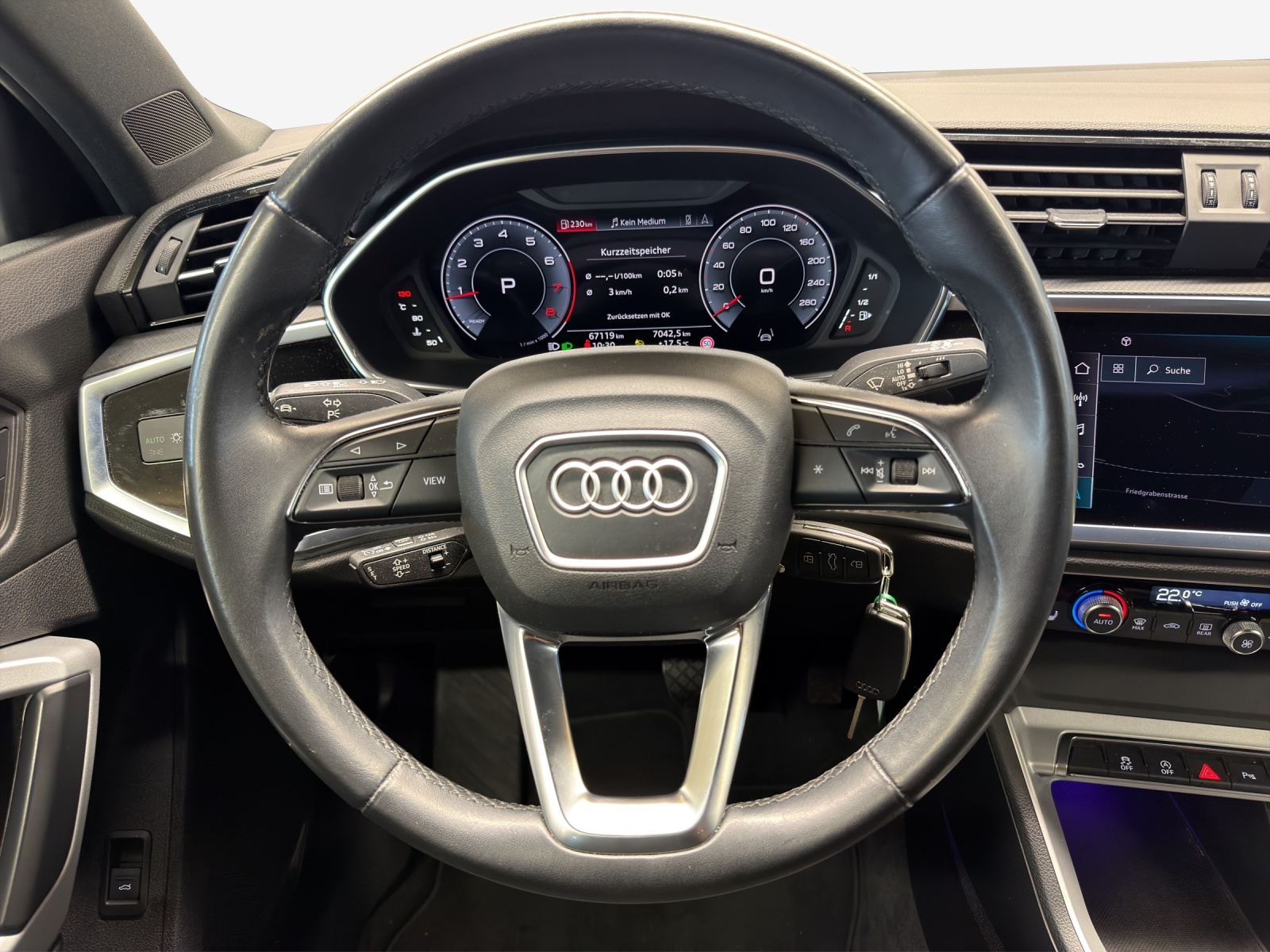 AUDI Q3 40 TFSI advanced quattro S-tronic-image-9