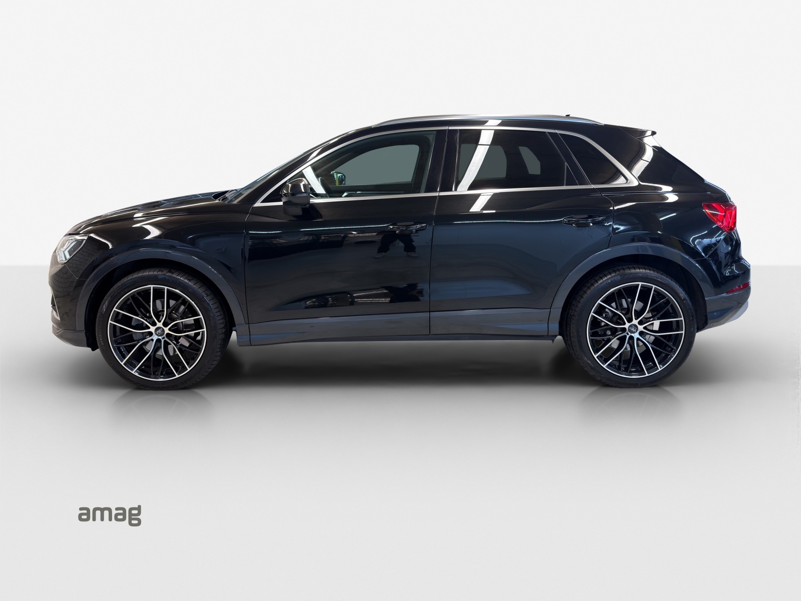 AUDI Q3 40 TFSI advanced quattro S-tronic-showroom-element-1