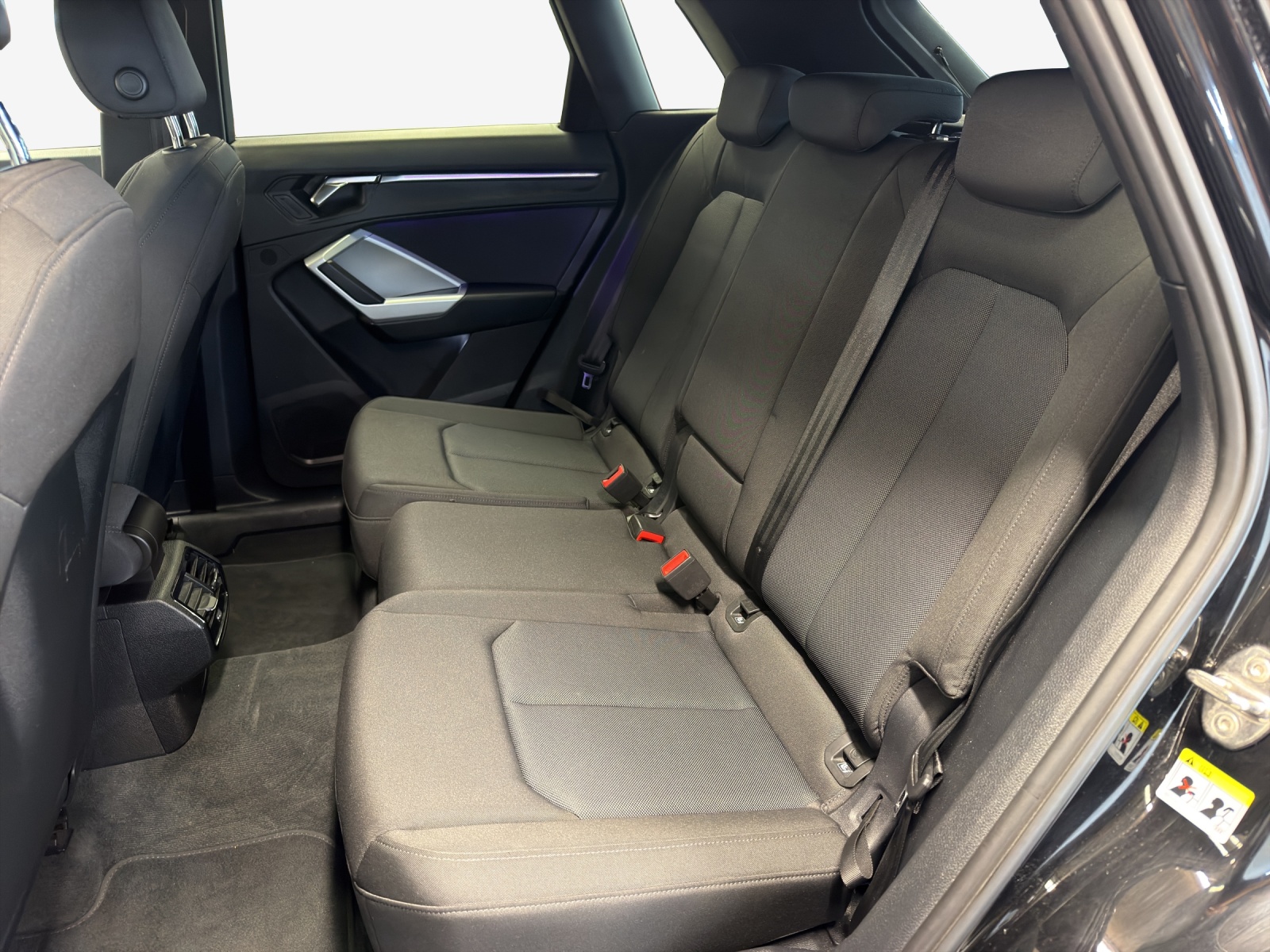 AUDI Q3 40 TFSI advanced quattro S-tronic-image-11