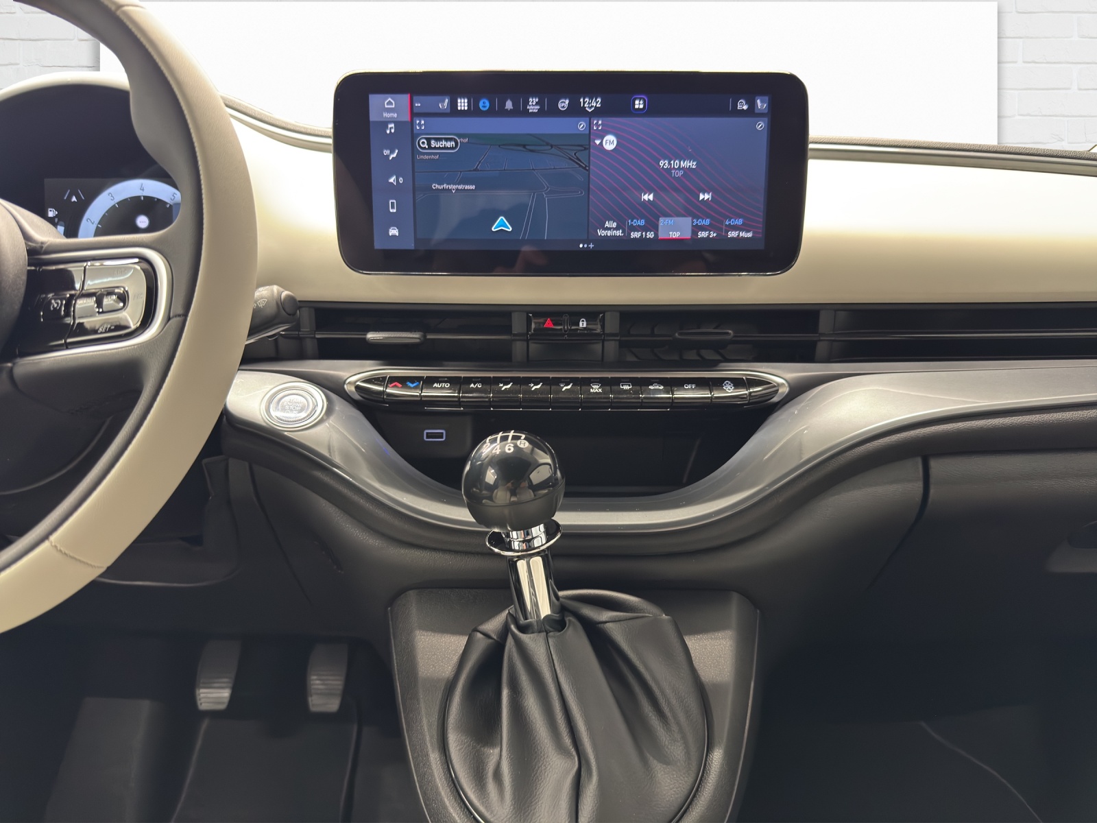FIAT 500 Cabrio 1.0 Hybrid La Prima-image-8