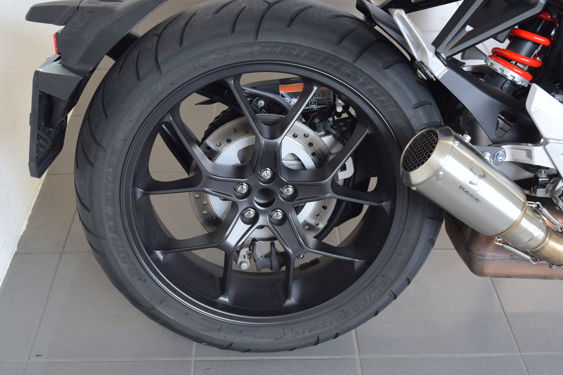 HONDA CB 1000 R ABS-image-10