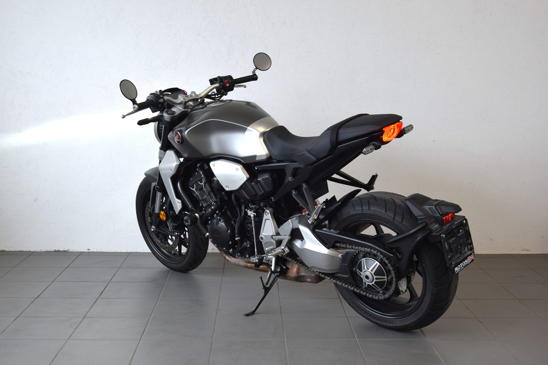 HONDA CB 1000 R ABS-image-2