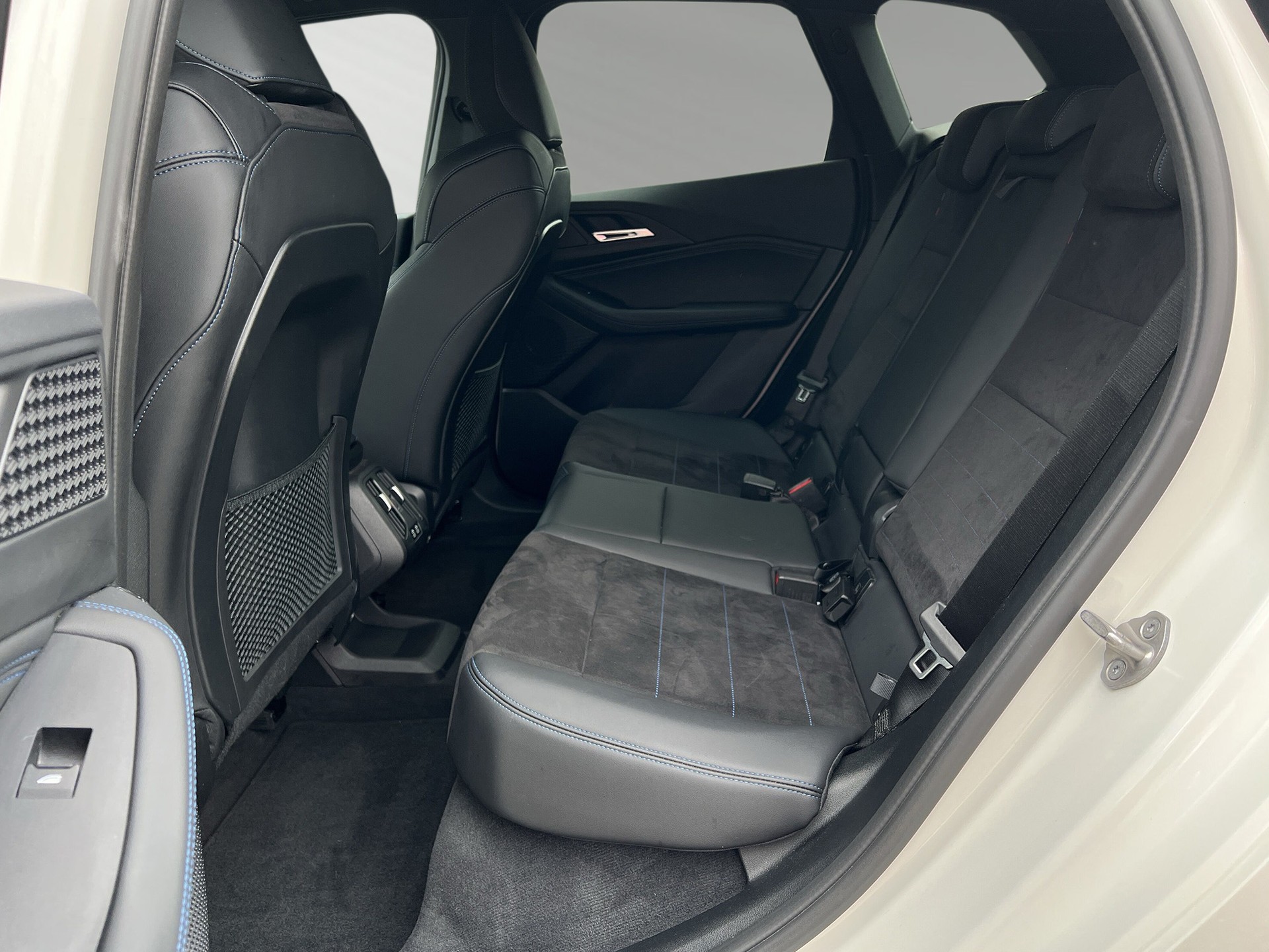 BMW 225e xDrive Active Tourer-image-6