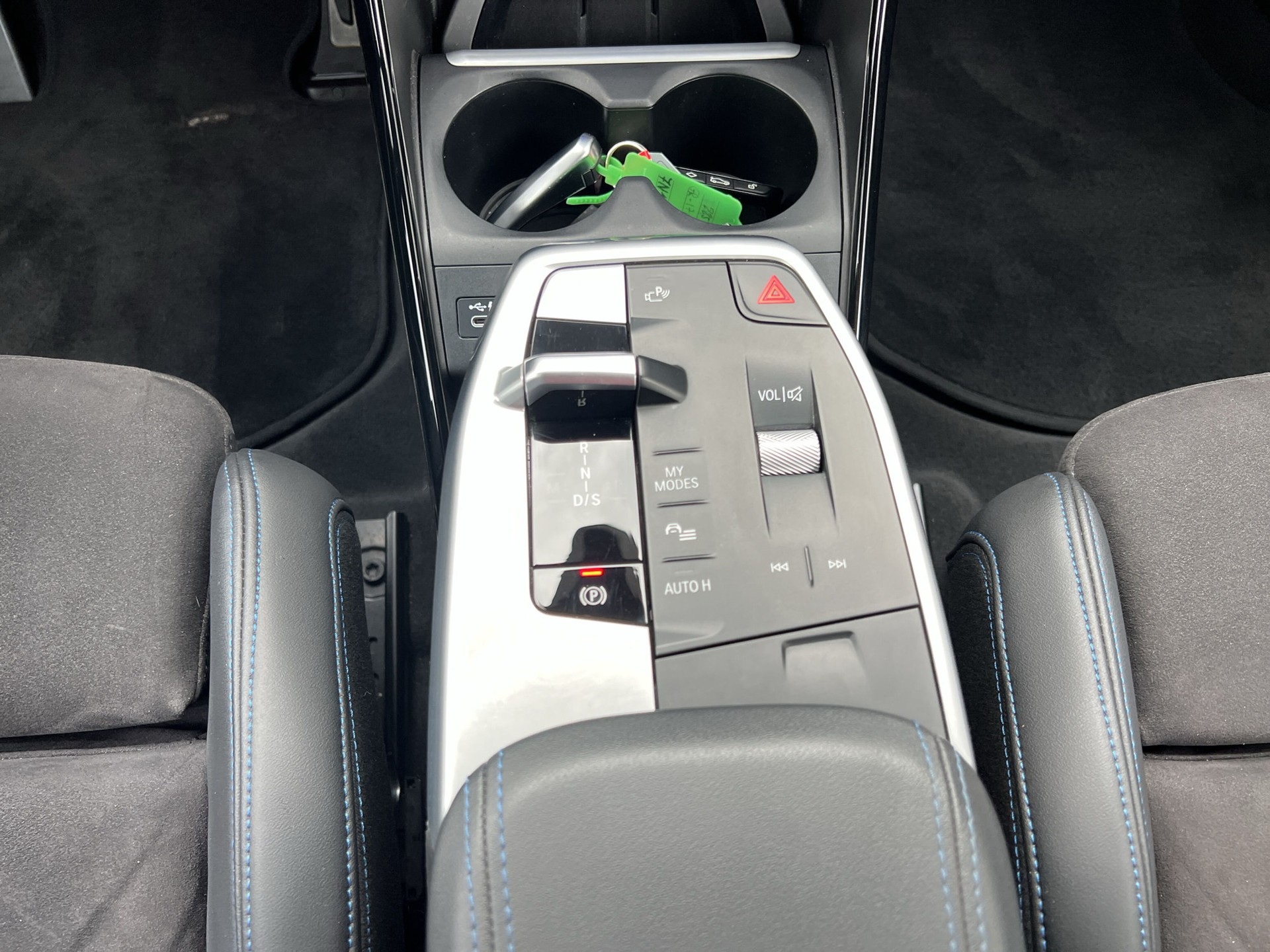 BMW 225e xDrive Active Tourer-image-12
