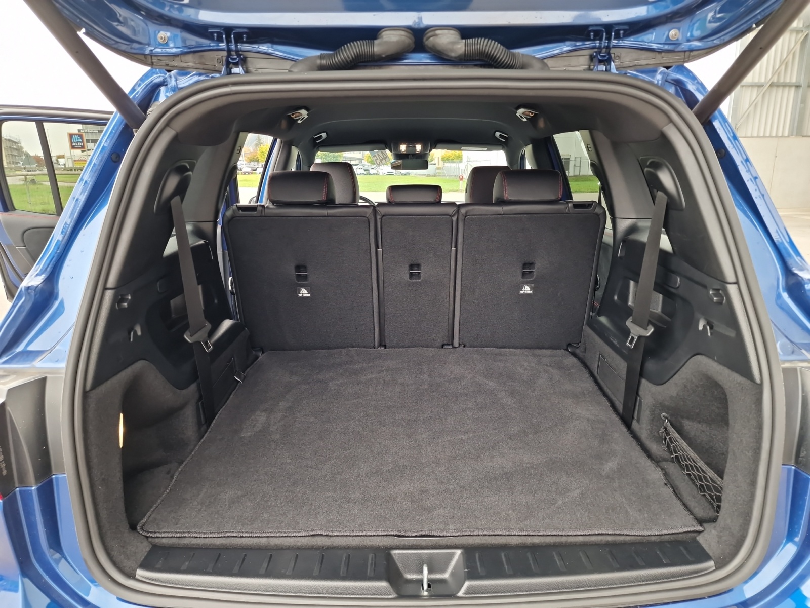 MERCEDES-BENZ GLB 220 d AMG Line 4Matic 7-Sitzer-image-25