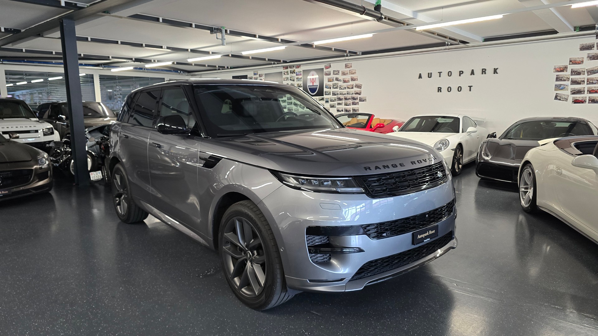 LAND ROVER Range Rover Sport D300 3.0 TD6 MHEV Dynamic SE Automatic-showroom-element-1