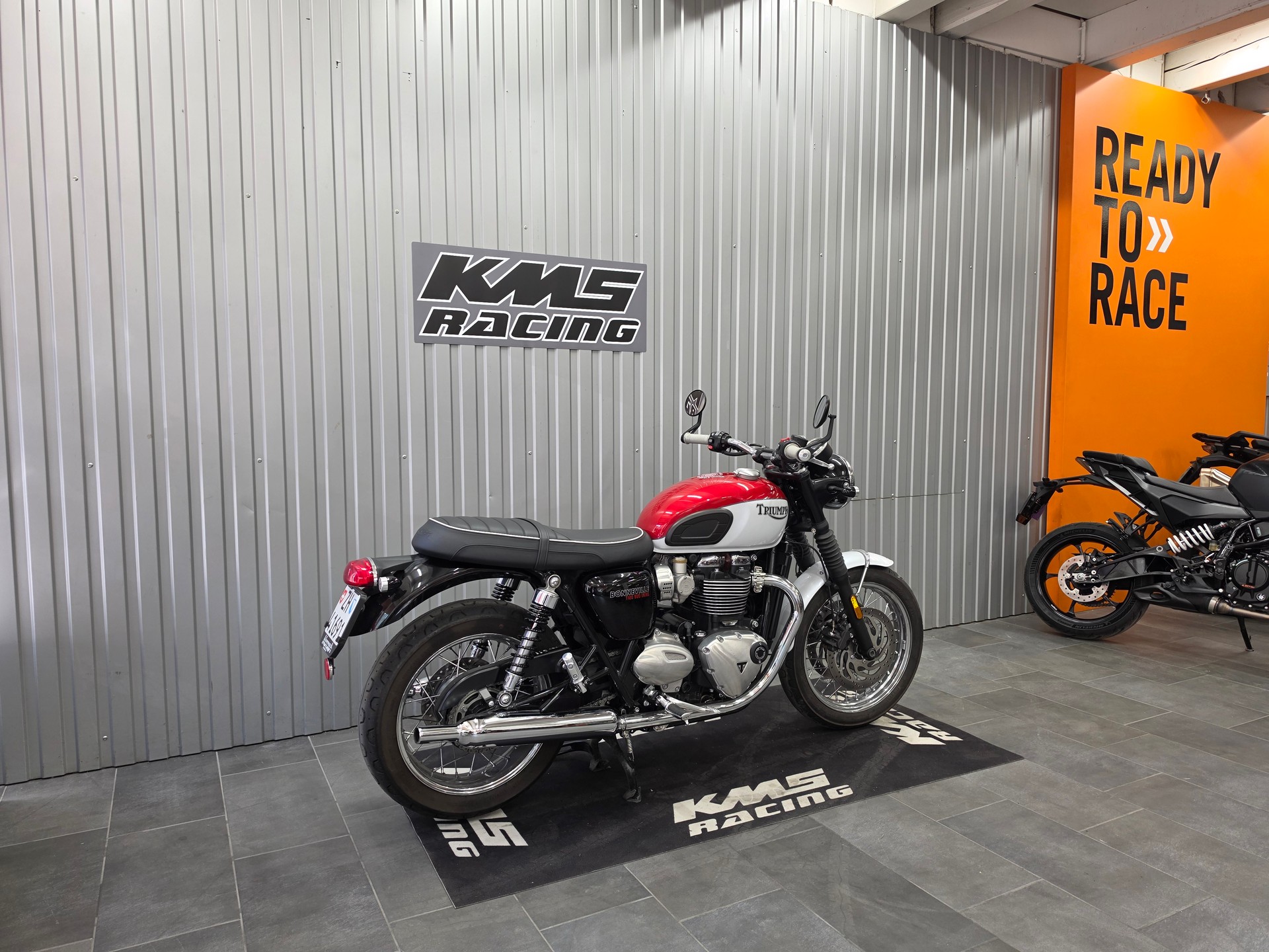 TRIUMPH Bonneville T120 ABS-image-2