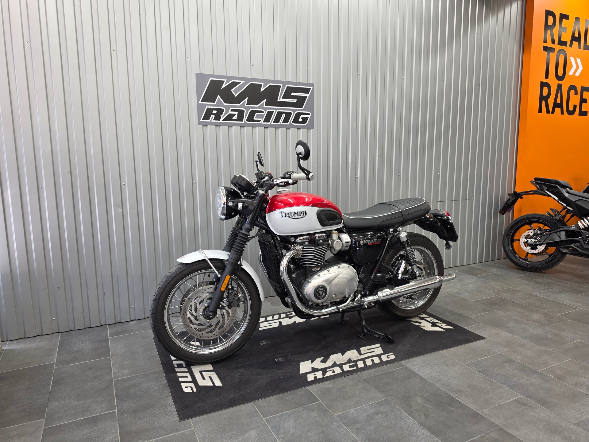 TRIUMPH Bonneville T120 ABS-image-6