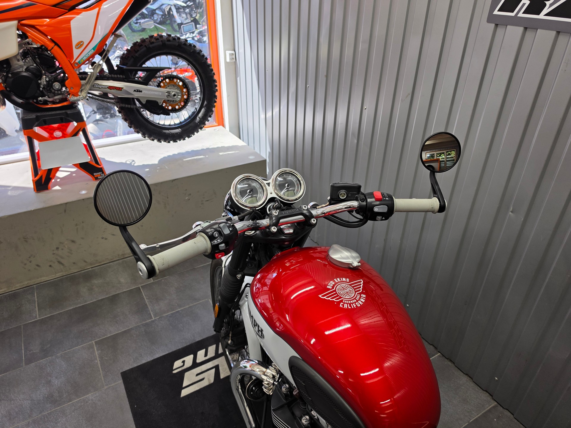 TRIUMPH Bonneville T120 ABS-image-8