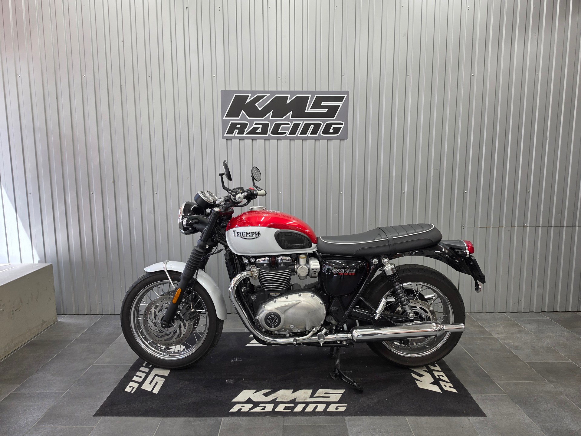 TRIUMPH Bonneville T120 ABS-image-4