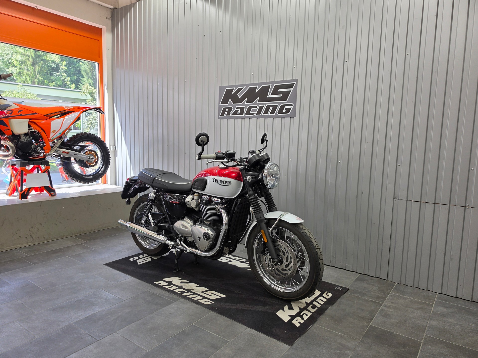 TRIUMPH Bonneville T120 ABS-image-1