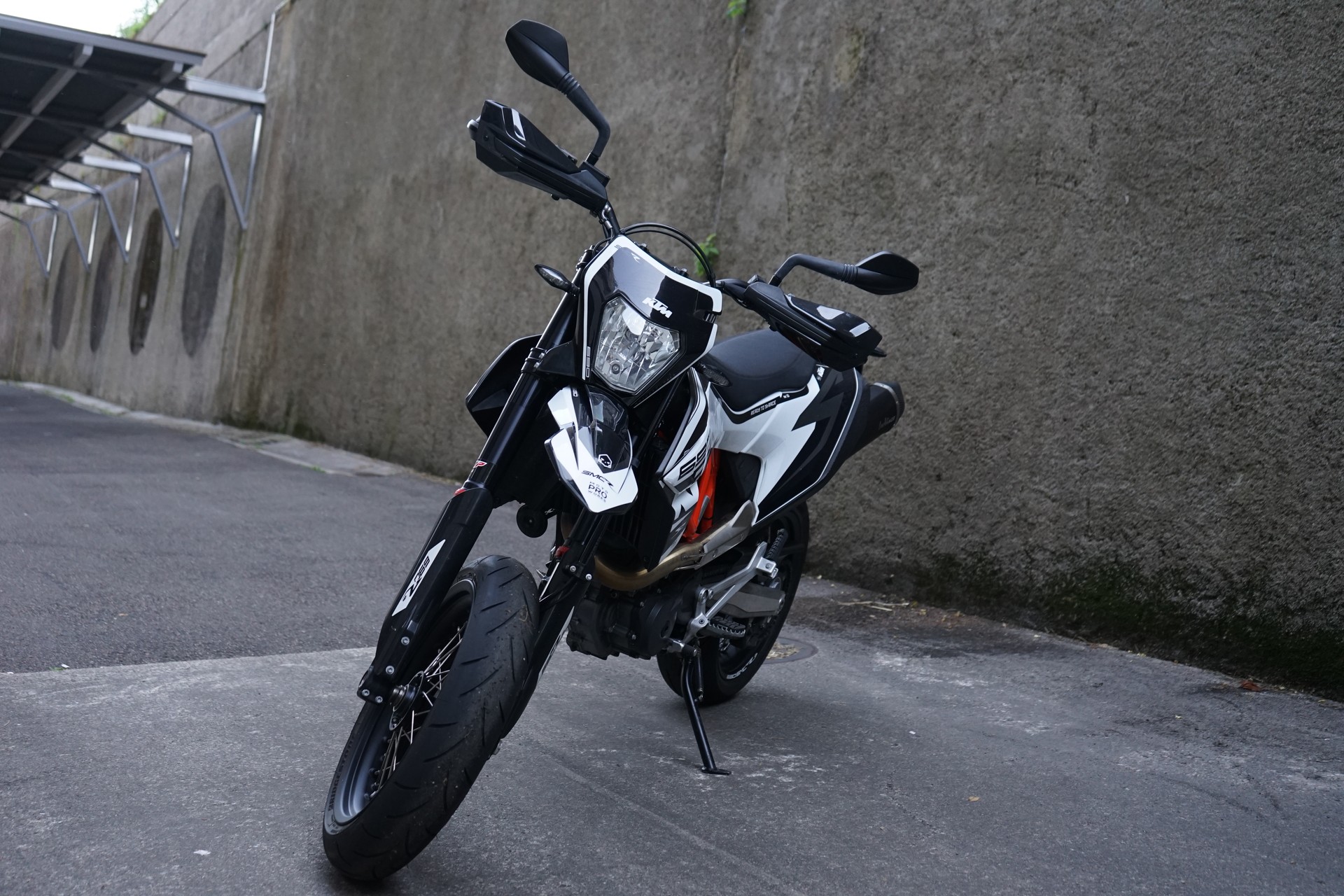 KTM 690 SMC R ABS-image-2