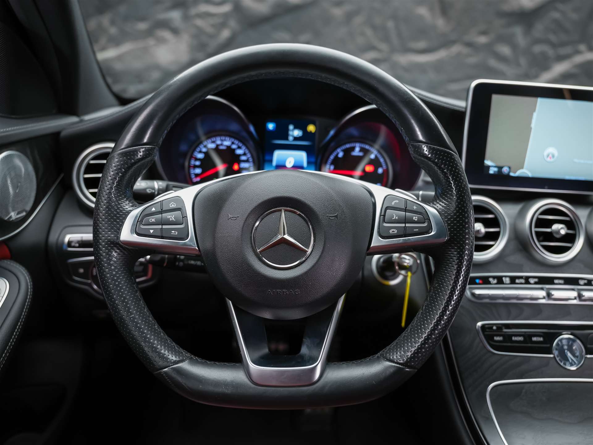 MERCEDES-BENZ C 220 d AMG Line 7G-Tronic *CH Auto*Burmester Soundsystem*-image-25