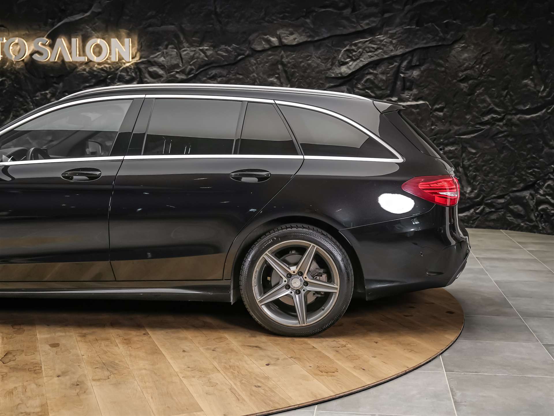 MERCEDES-BENZ C 220 d AMG Line 7G-Tronic *CH Auto*Burmester Soundsystem*-image-15