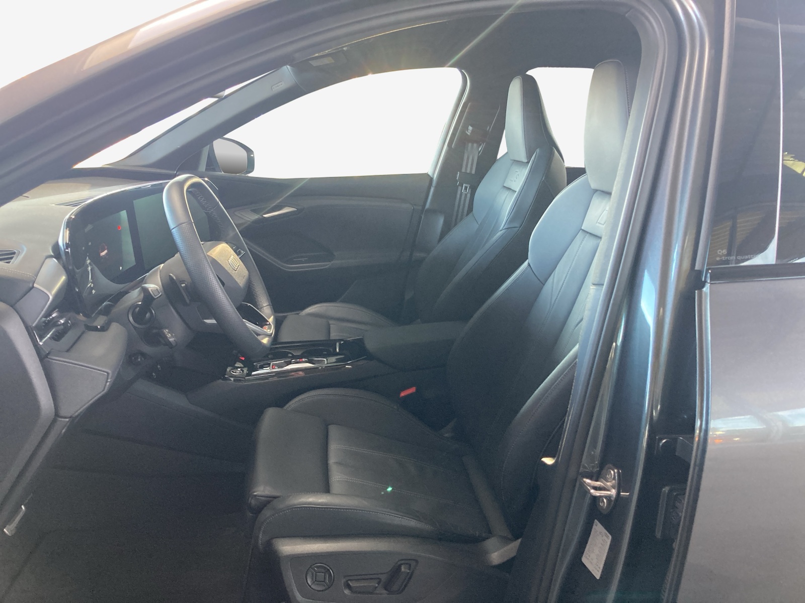 AUDI Q6 e-tron quattro-image-7