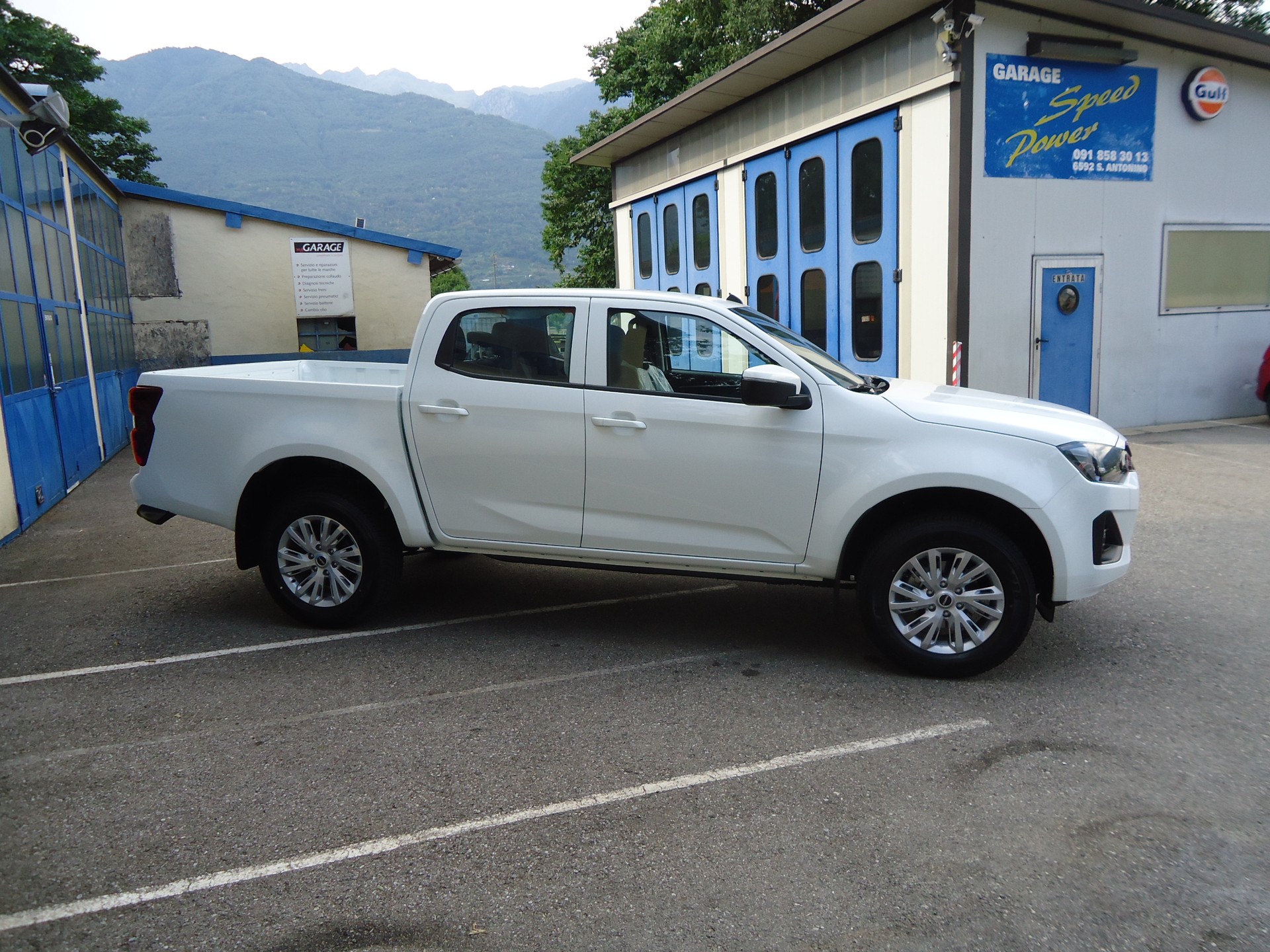 ISUZU D-MAX 1.9 Crew Cab N60 BB 4 x4-image-1