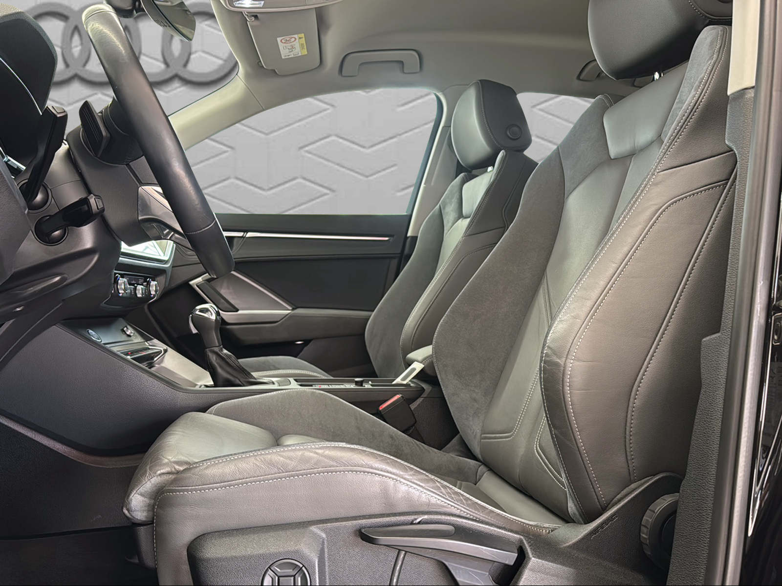 AUDI Q3 40 TFSI advanced quattro S-tronic-image-10