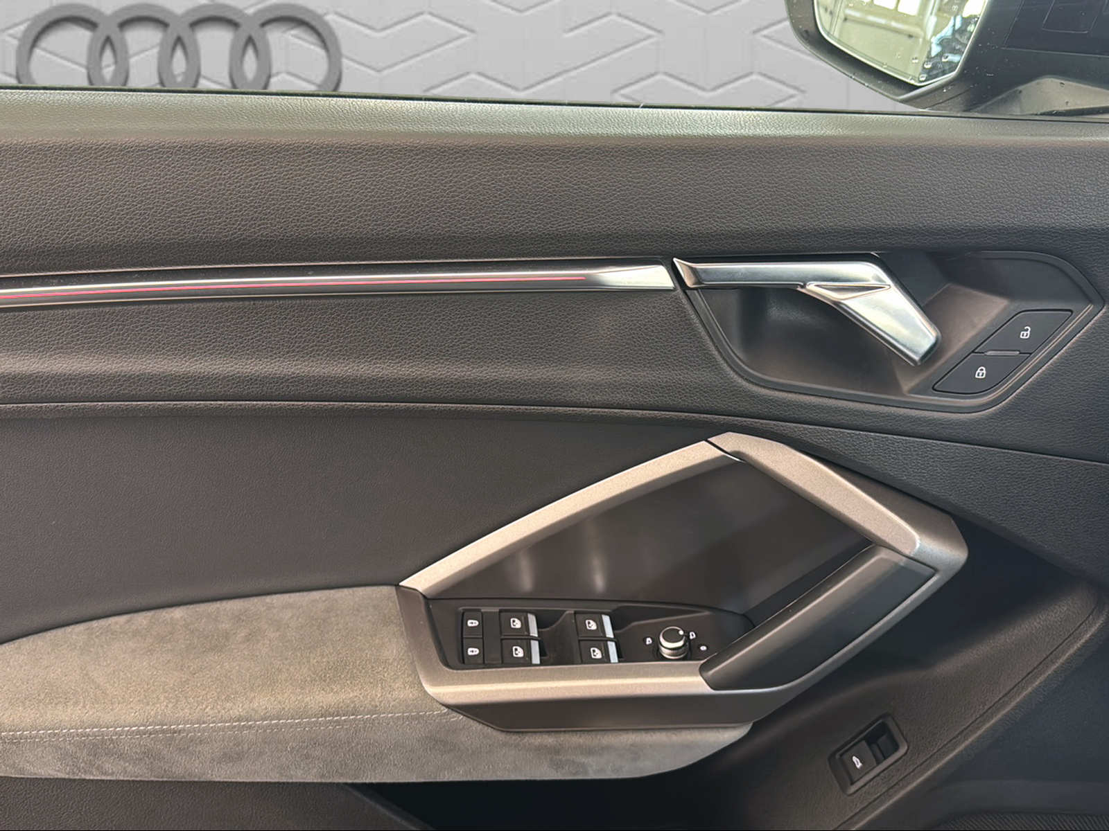 AUDI Q3 40 TFSI advanced quattro S-tronic-image-19