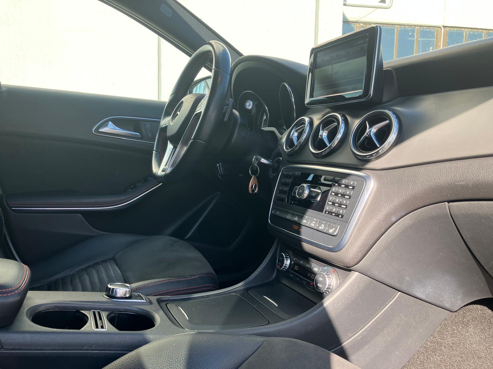 MERCEDES-BENZ GLA 250 AMG Line 4Matic 7G-DCT-image-12