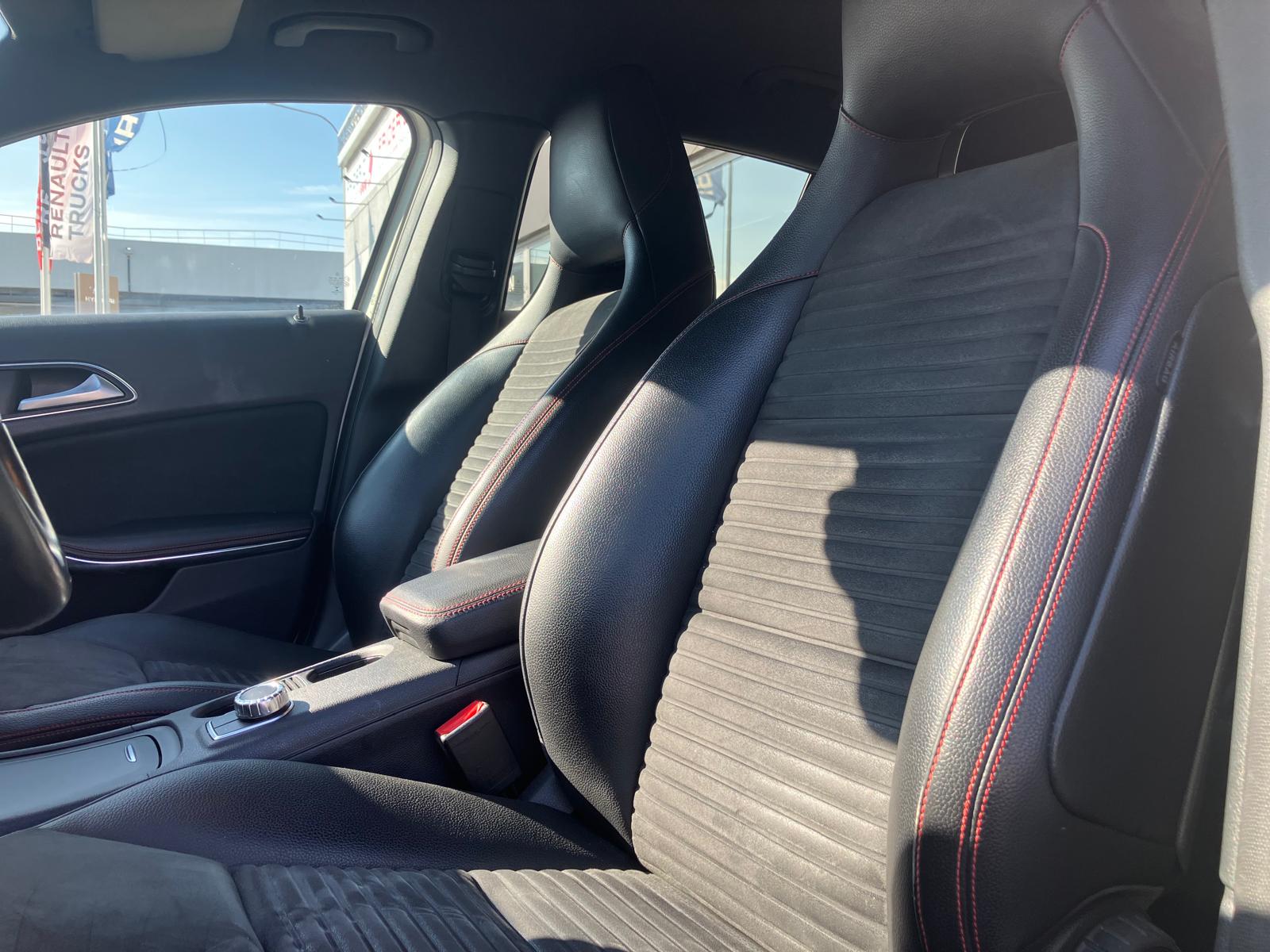 MERCEDES-BENZ GLA 250 AMG Line 4Matic 7G-DCT-image-11