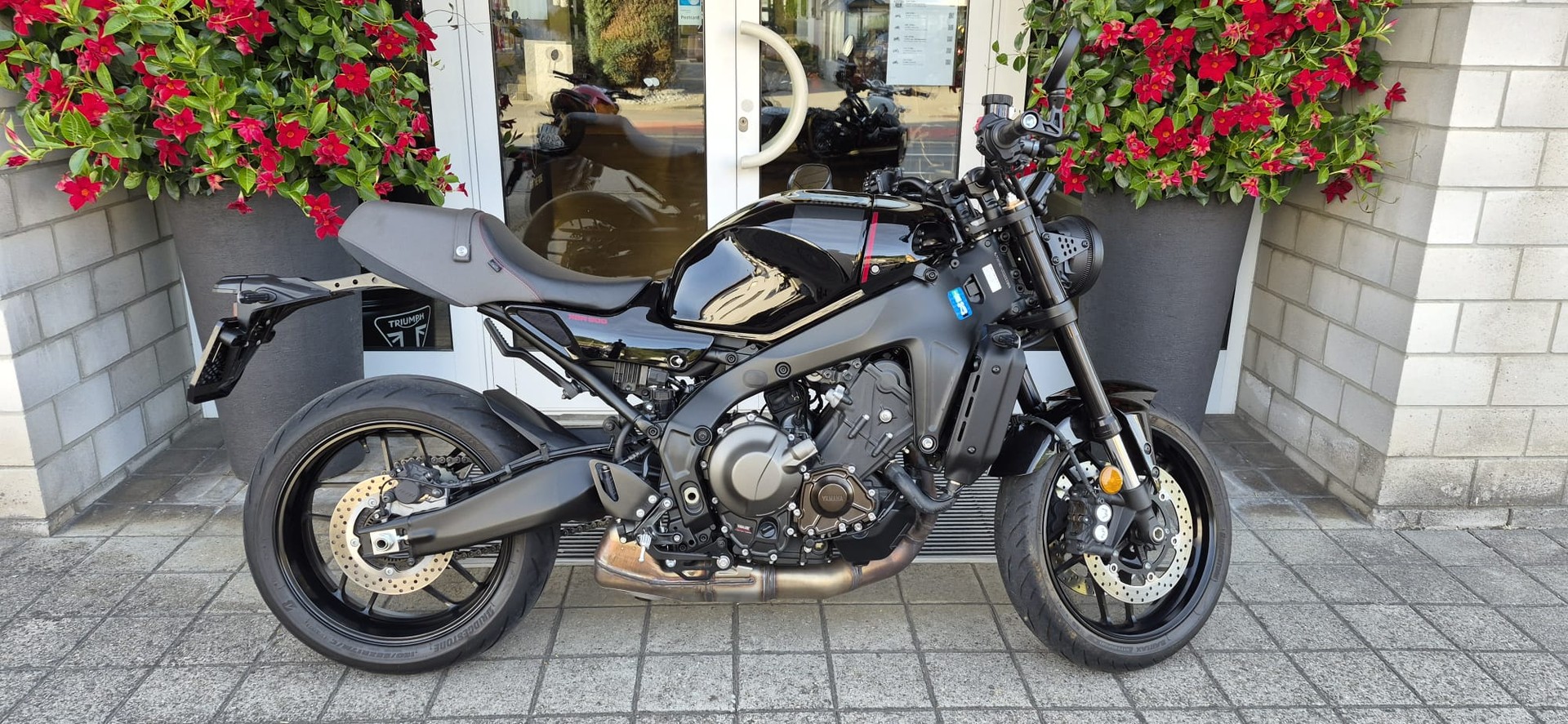 YAMAHA XSR 900-image-1