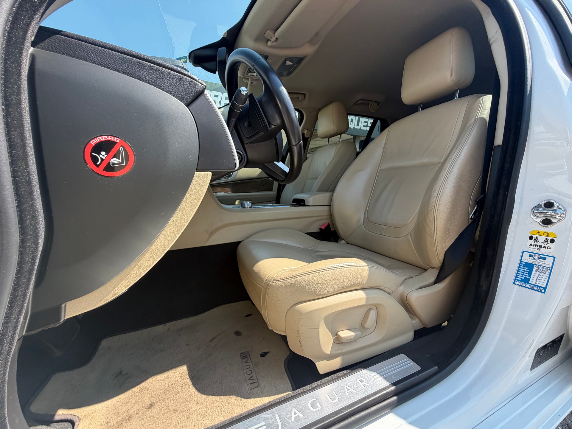 JAGUAR XF Sportbrake 2.2d Luxury-image-13