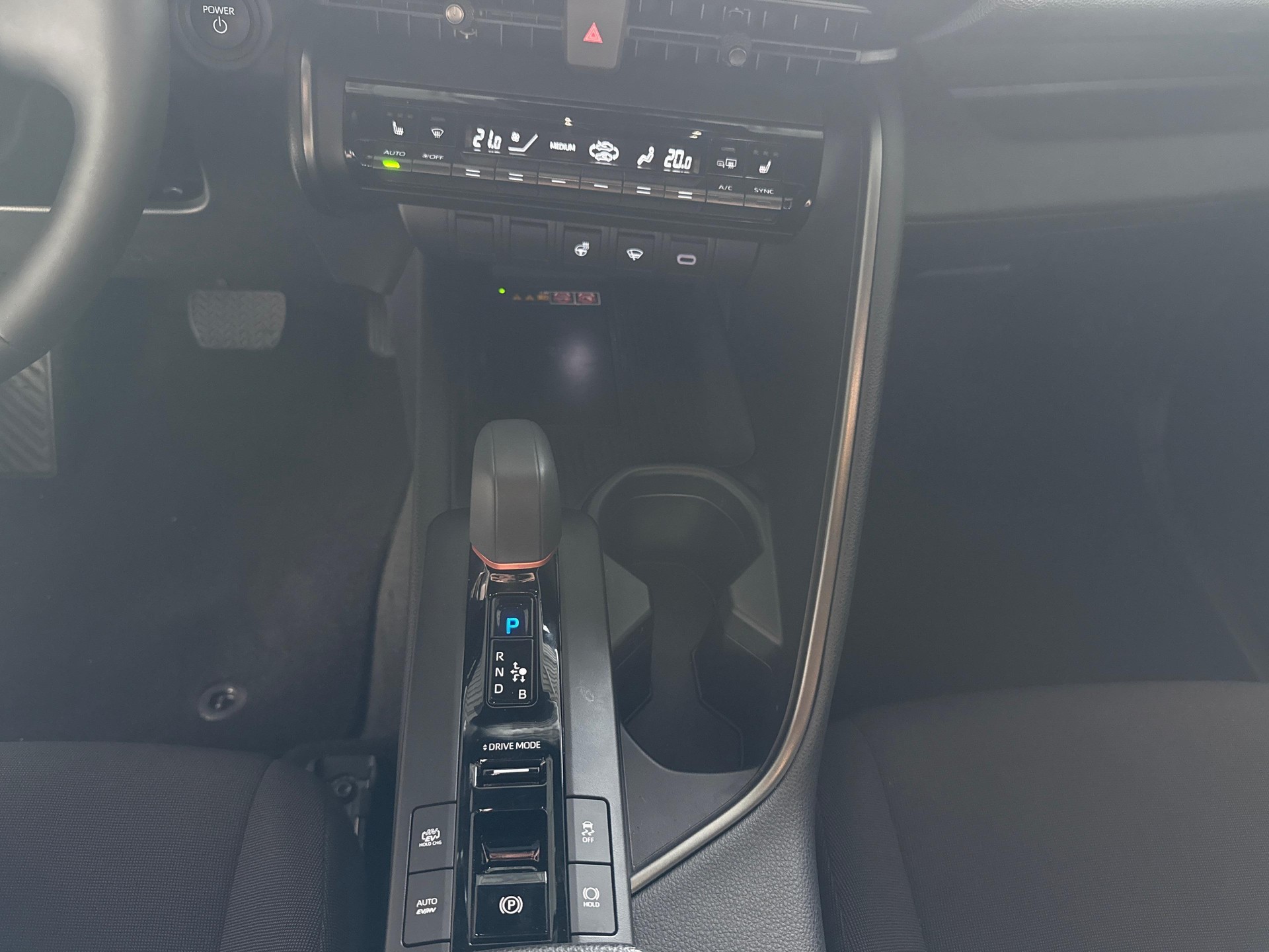 TOYOTA C-HR 2.0 PHEV Swiss Edition-image-14