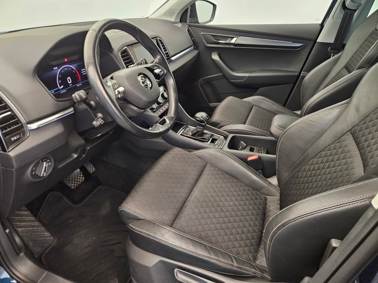 SKODA Karoq 1.5 TSI Style DSG-image-10