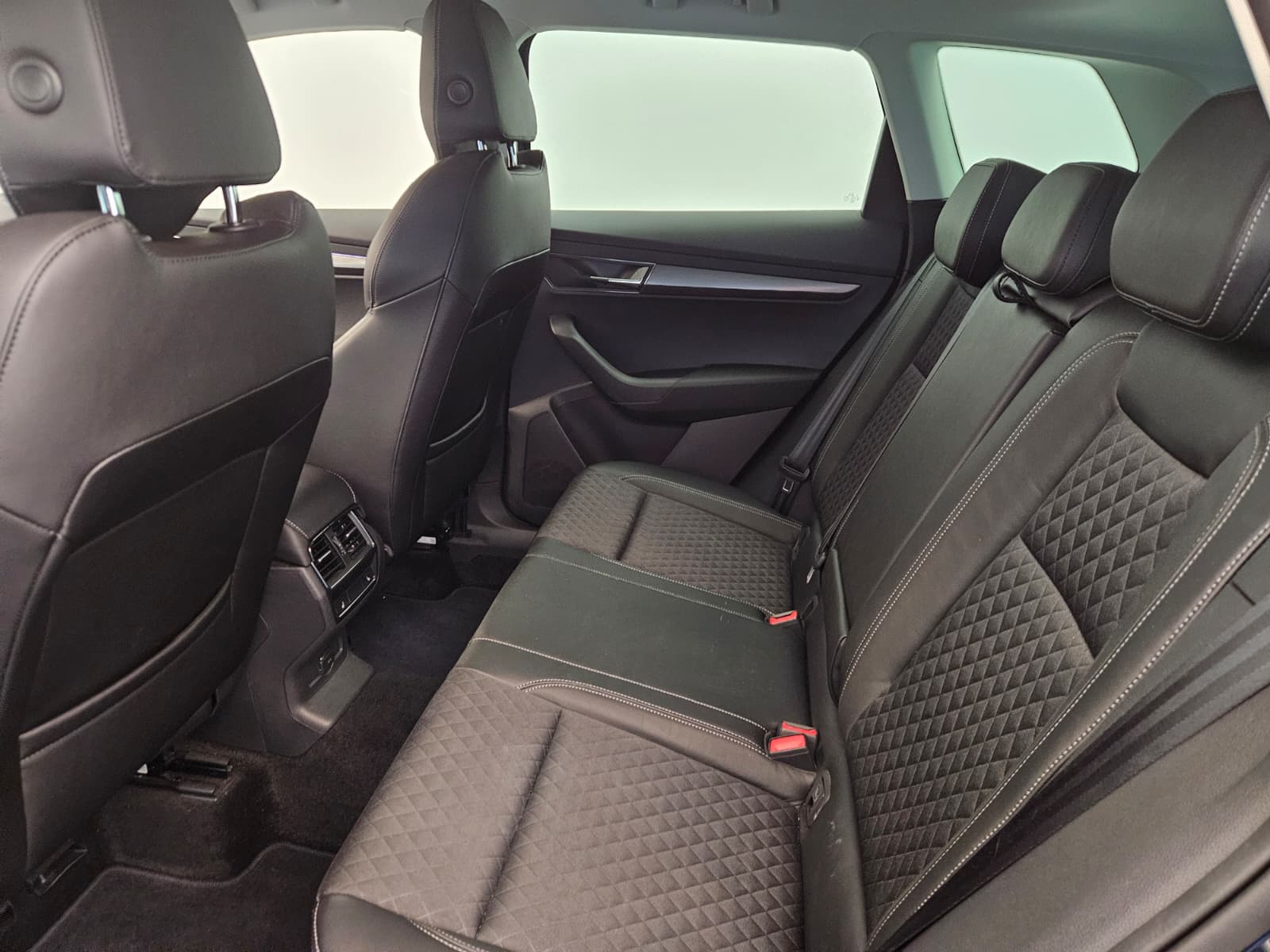 SKODA Karoq 1.5 TSI Style DSG-image-12
