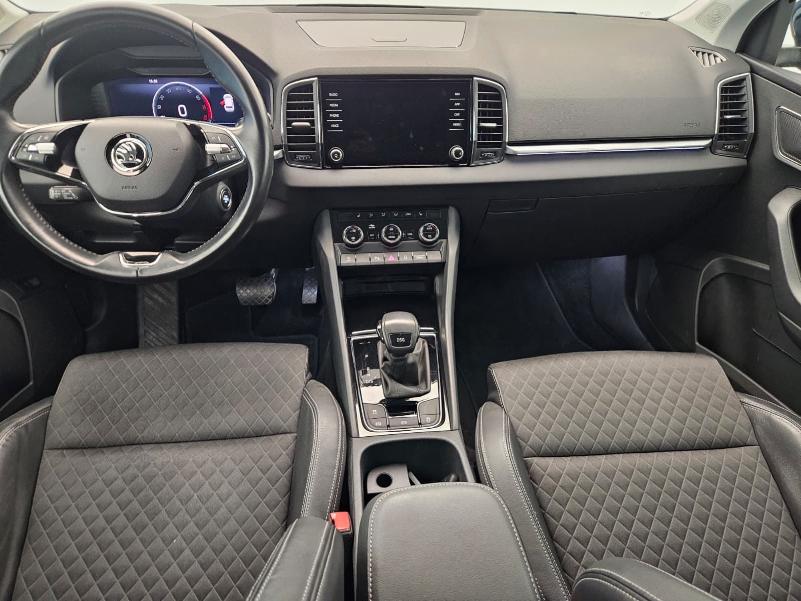 SKODA Karoq 1.5 TSI Style DSG-image-9