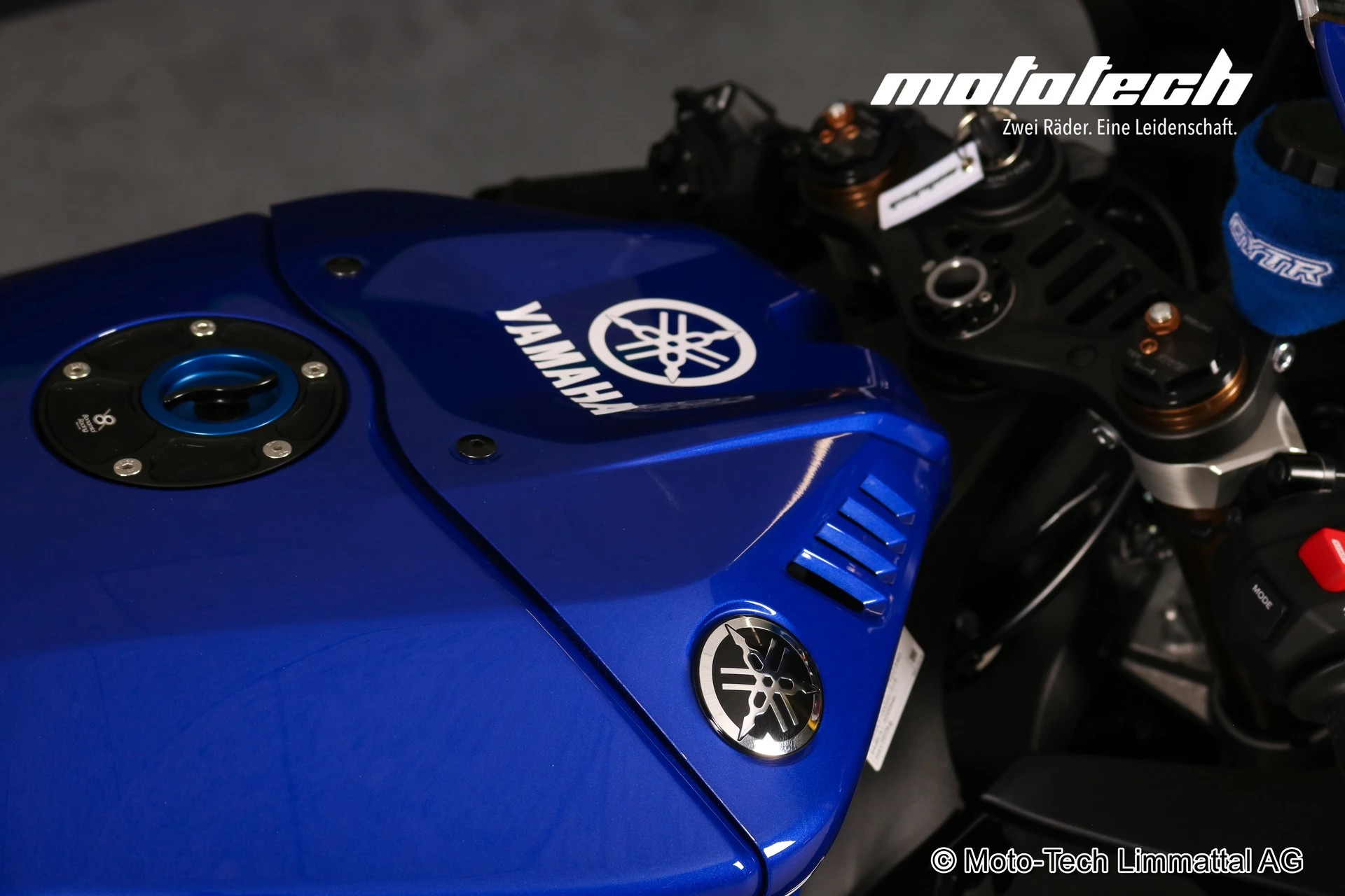 YAMAHA YZF-R9 AKRAPOVIC-image-8