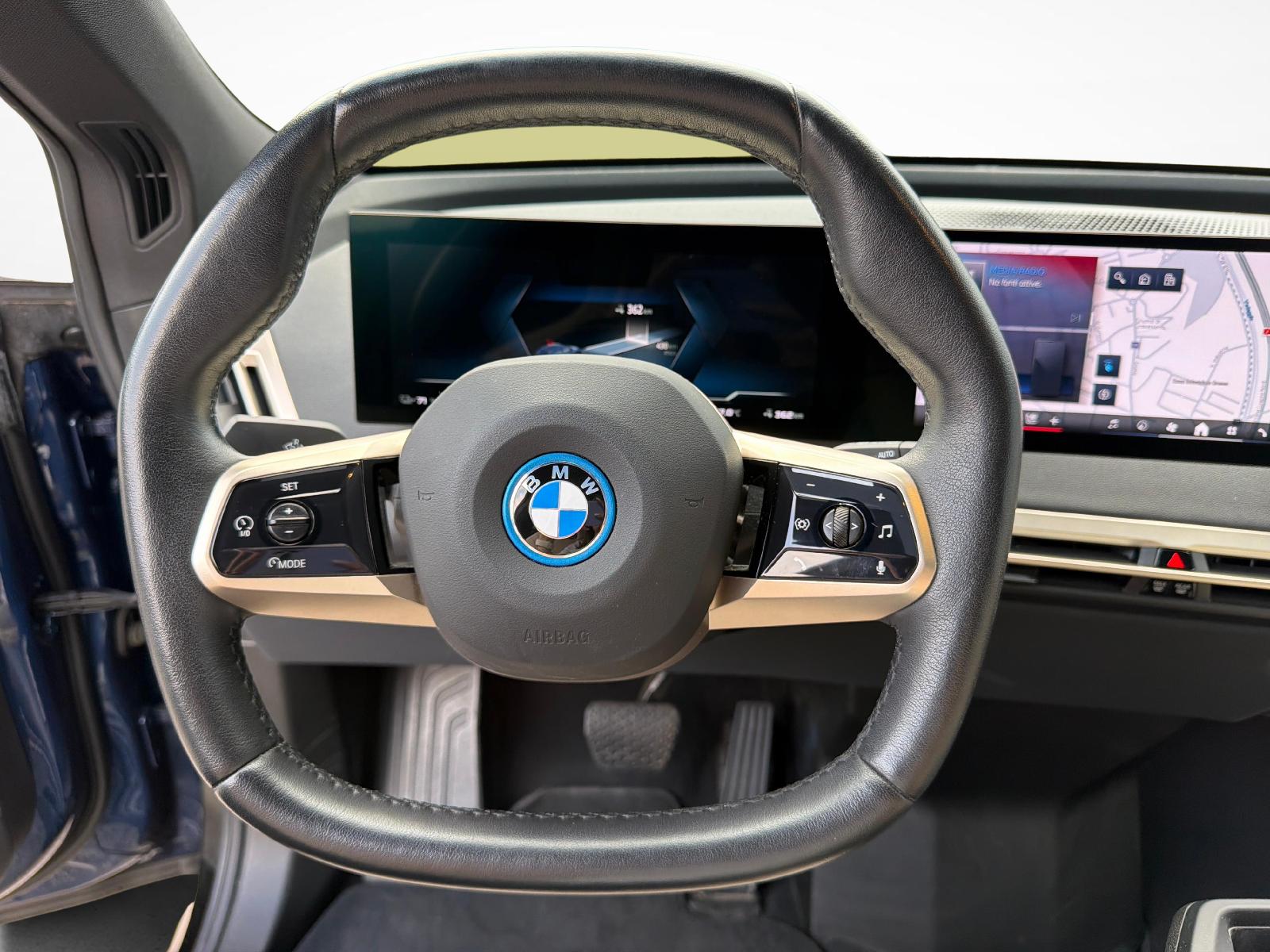 BMW iX M60-image-16