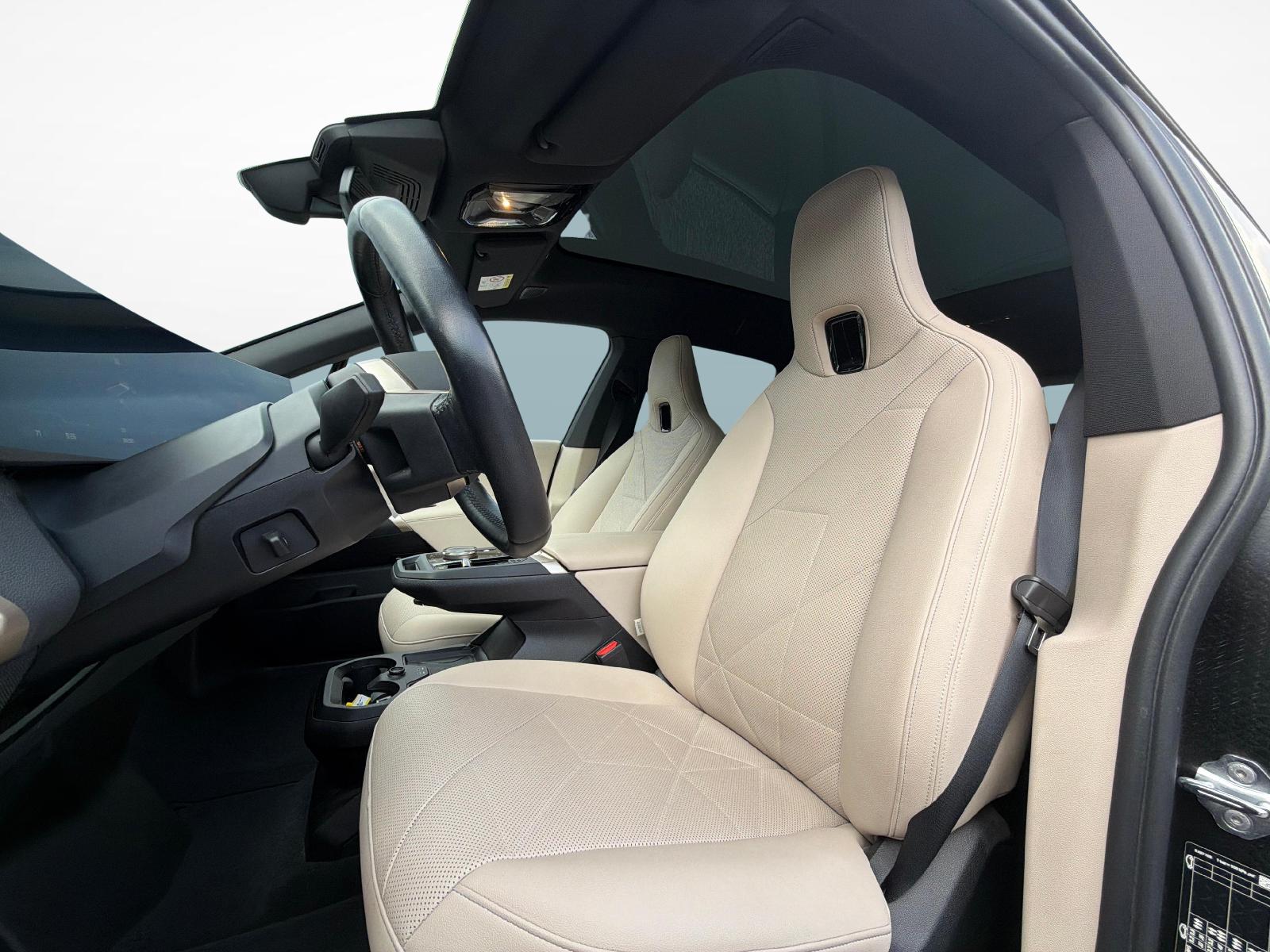BMW iX M60-image-13