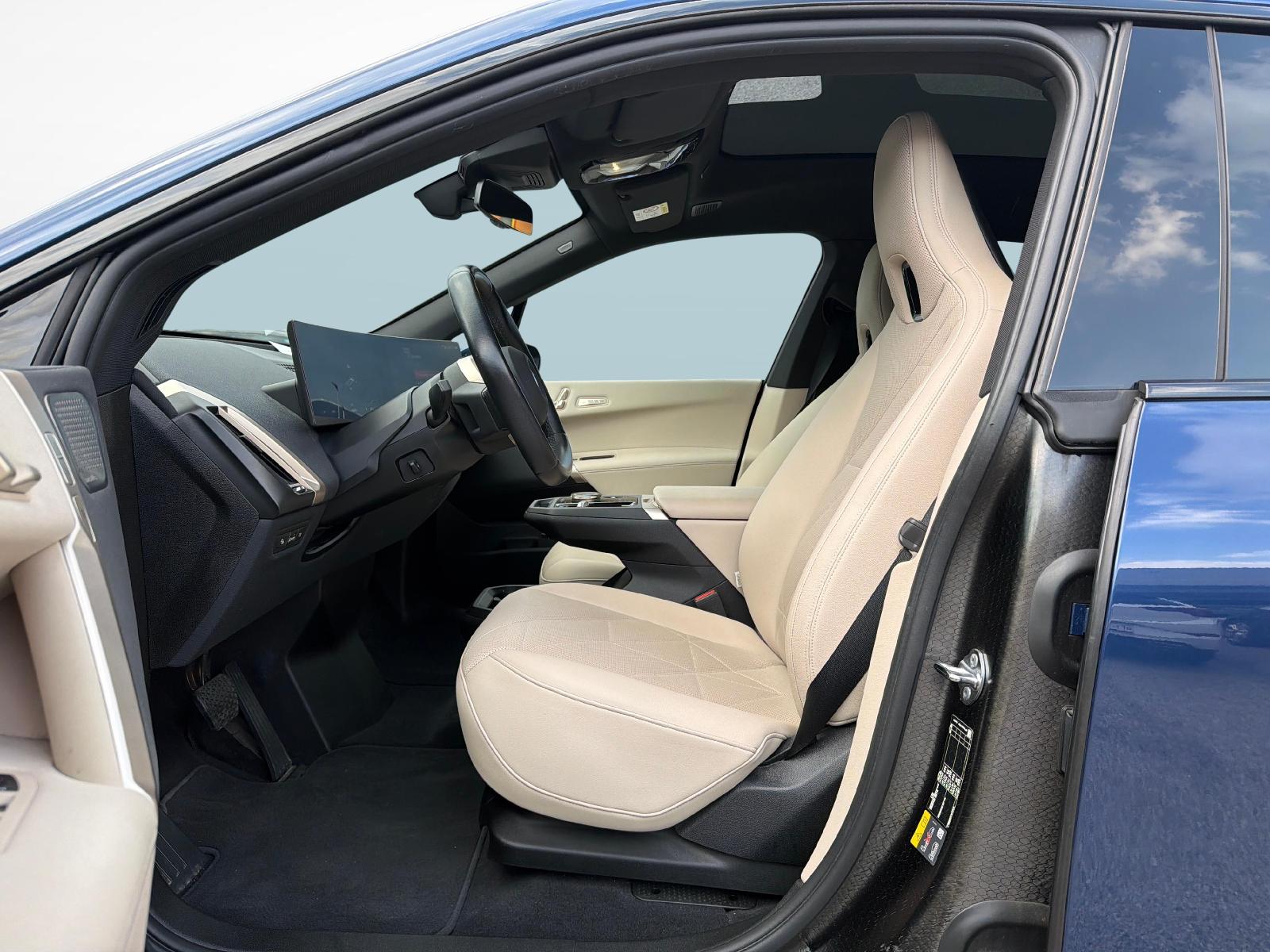 BMW iX M60-image-12