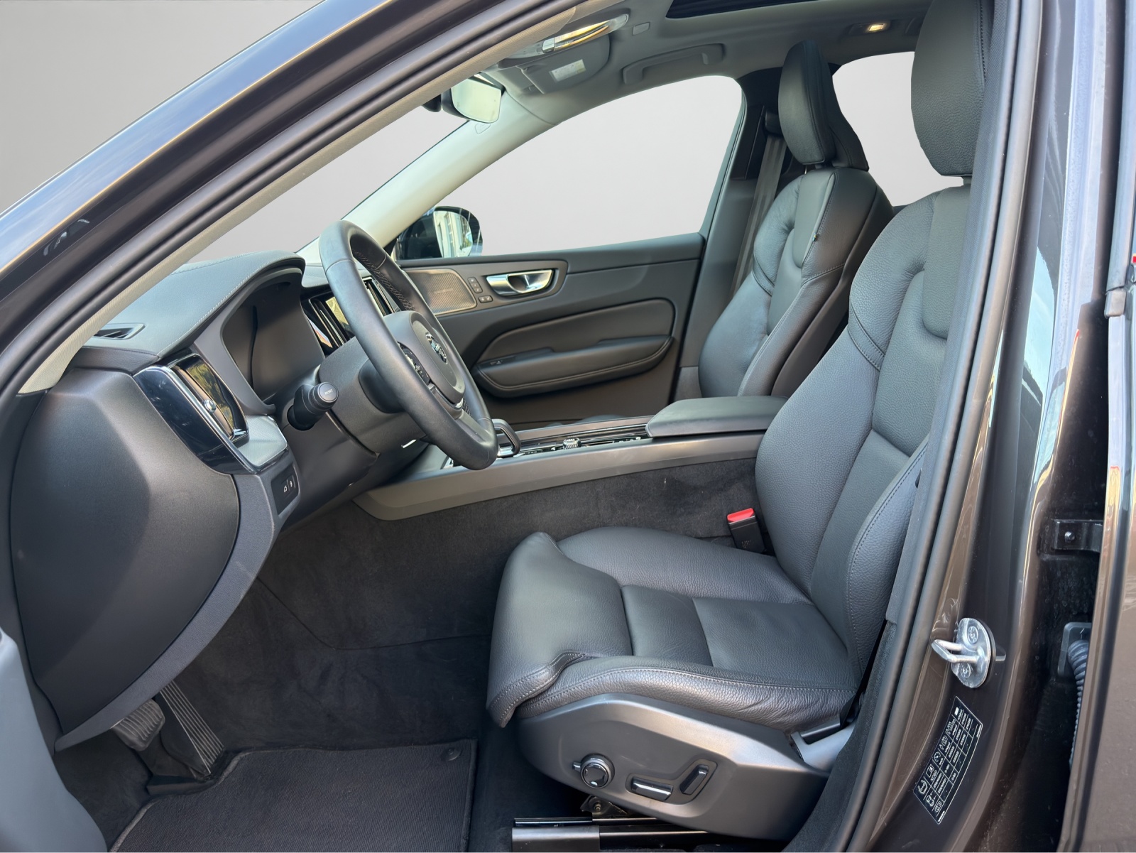 VOLVO XC60 2.0 T6 TE Ultra Dark eAWD-image-10