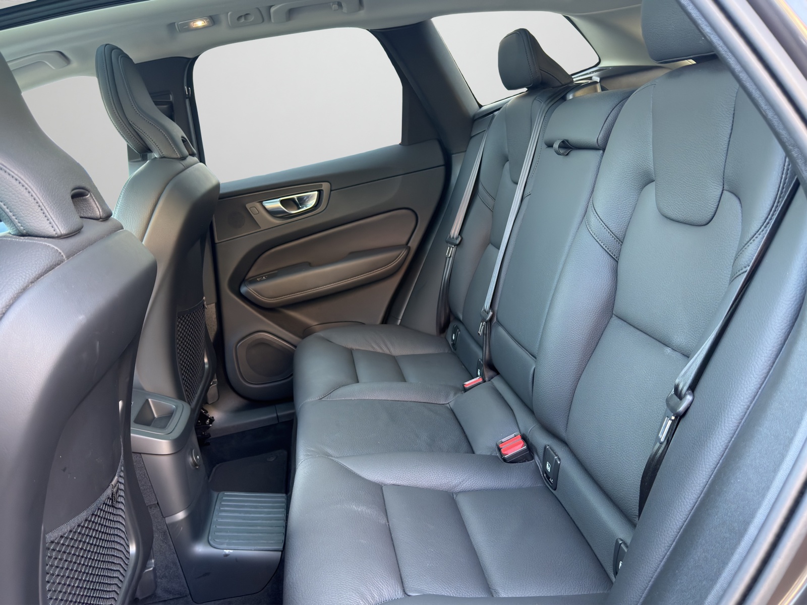 VOLVO XC60 2.0 T6 TE Ultra Dark eAWD-image-16