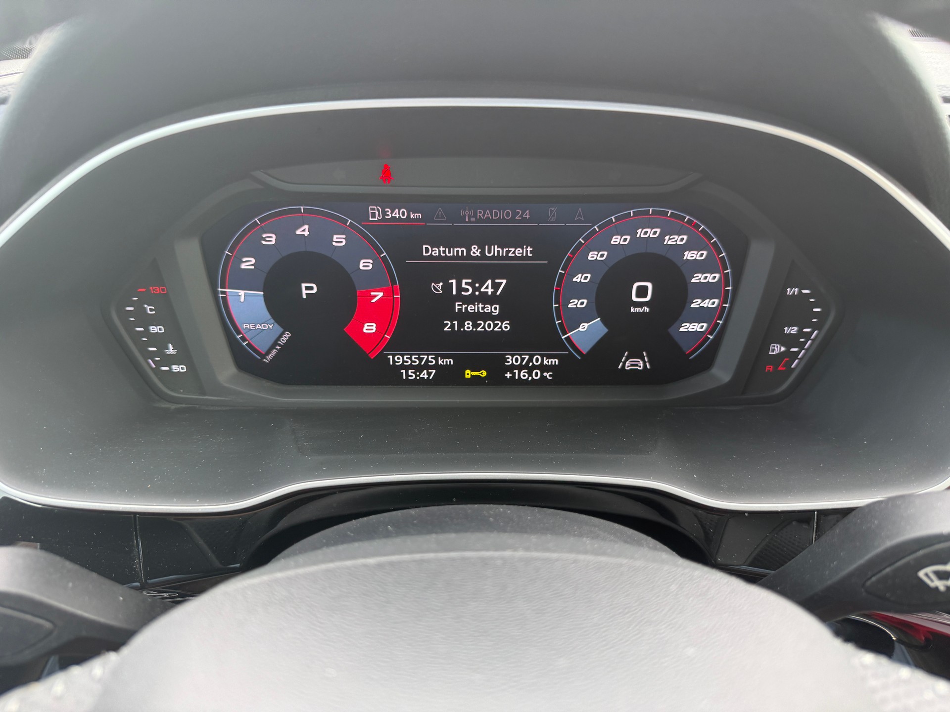 AUDI Q3 40 TFSI S line quattro S-tronic-image-9