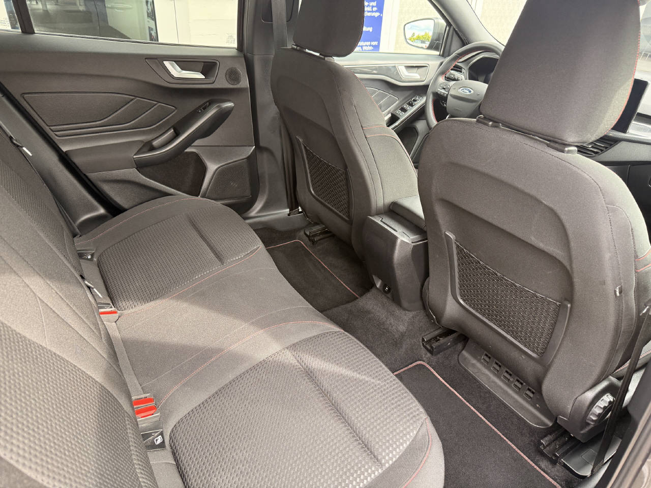 FORD Focus 1.0i EcoB Hybrid 155 ST-Line X-image-10