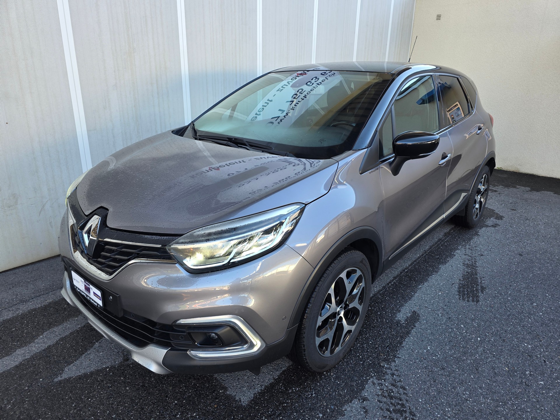RENAULT Captur 1.5 dCi 90th Anniversary-showroom-element-1
