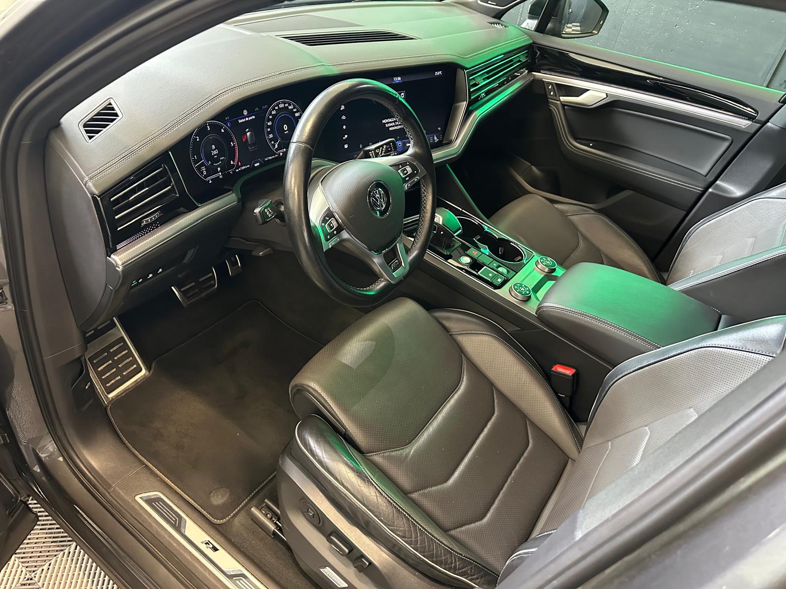 VW Touareg 3.0 TDI R Line Tiptronic *Attelage électrique *Carplay *2 jeux de roues-showroom-element-1