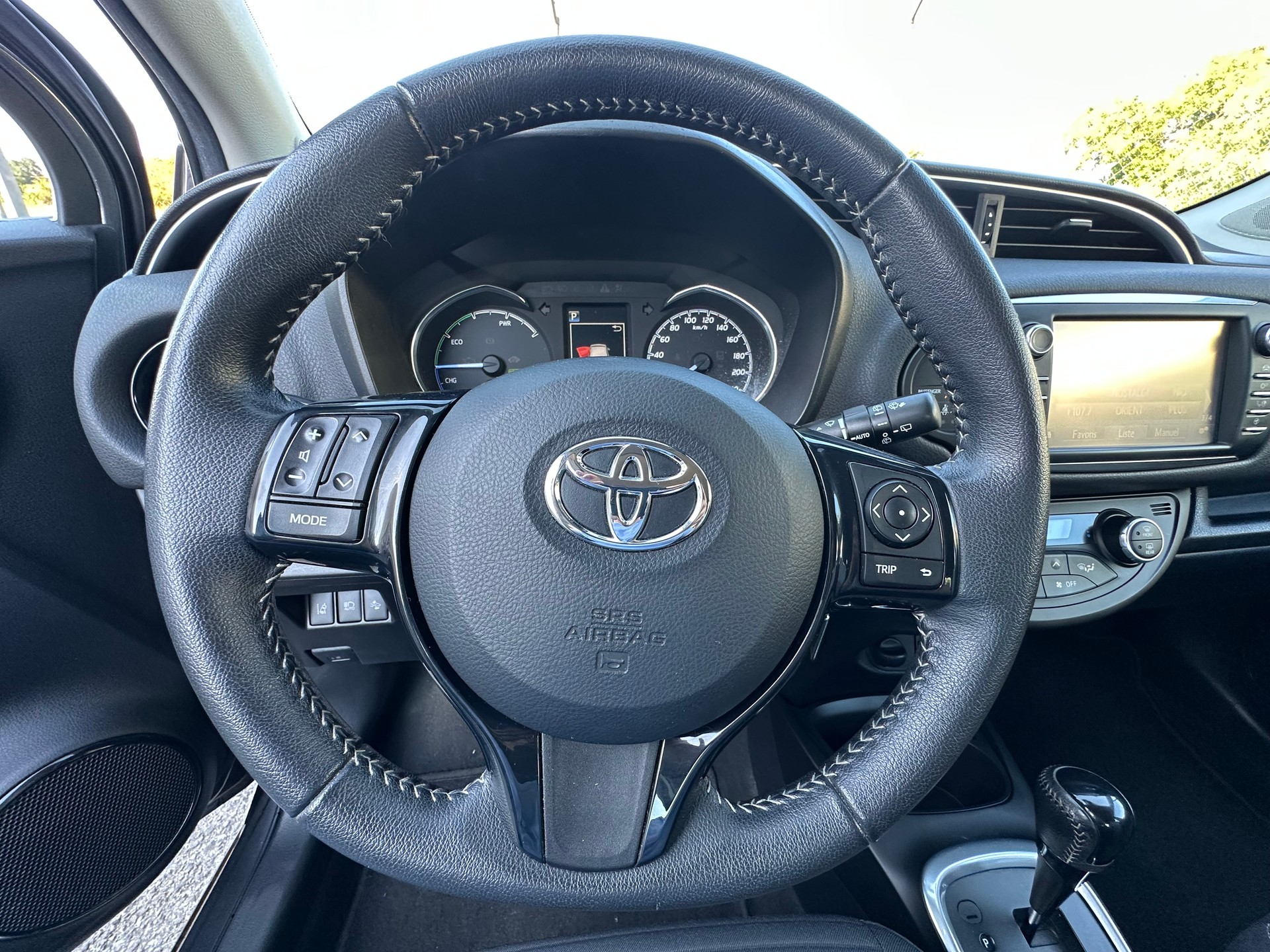 TOYOTA Yaris 1.5 VVT-i Hybrid Comfort e-CVT-image-13