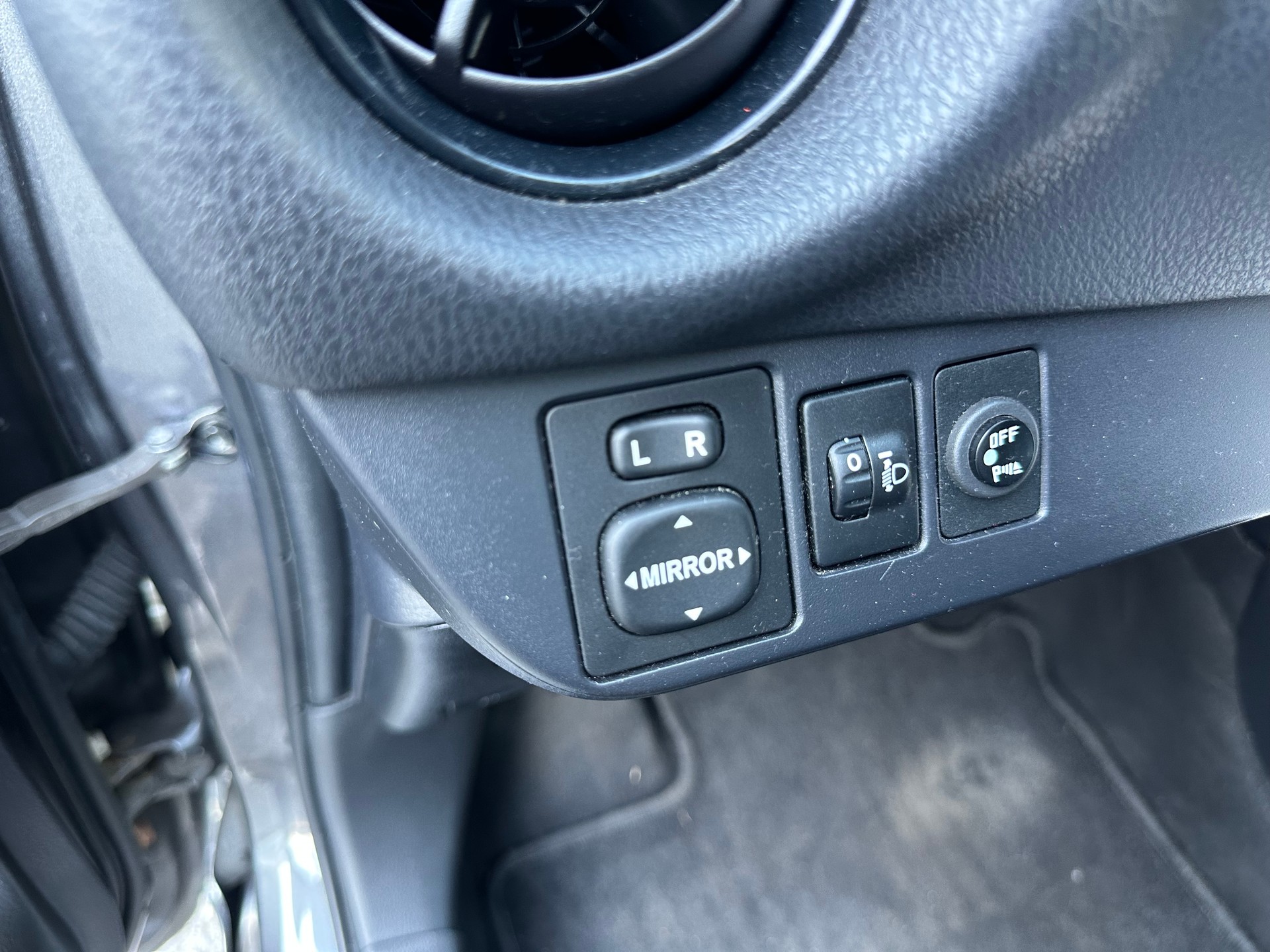 TOYOTA Yaris 1.5 VVT-i Hybrid Comfort e-CVT-image-25