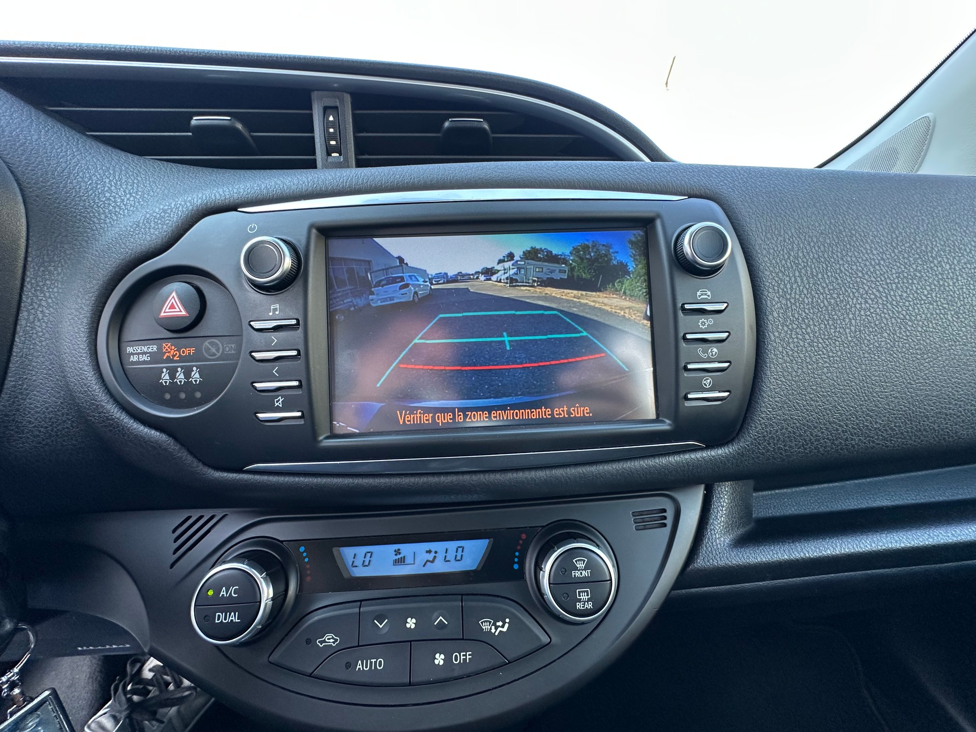 TOYOTA Yaris 1.5 VVT-i Hybrid Comfort e-CVT-image-15