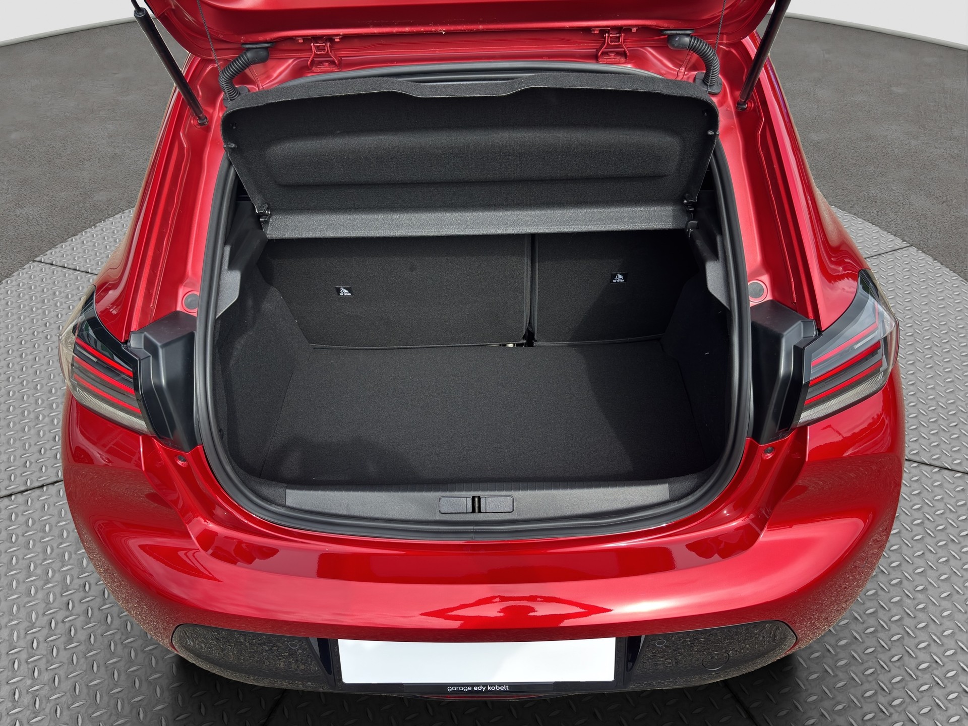 PEUGEOT 208 1.2 MHEV 110 Allure-image-18